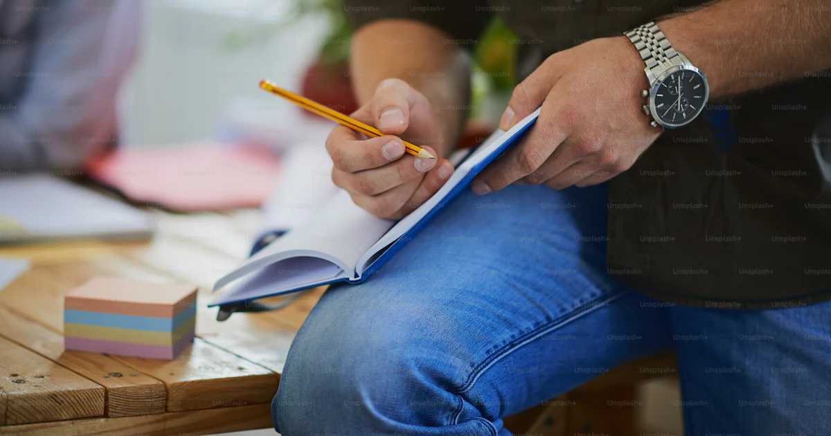 Male hands taking notes photo – Writing letter Image on Unsplash