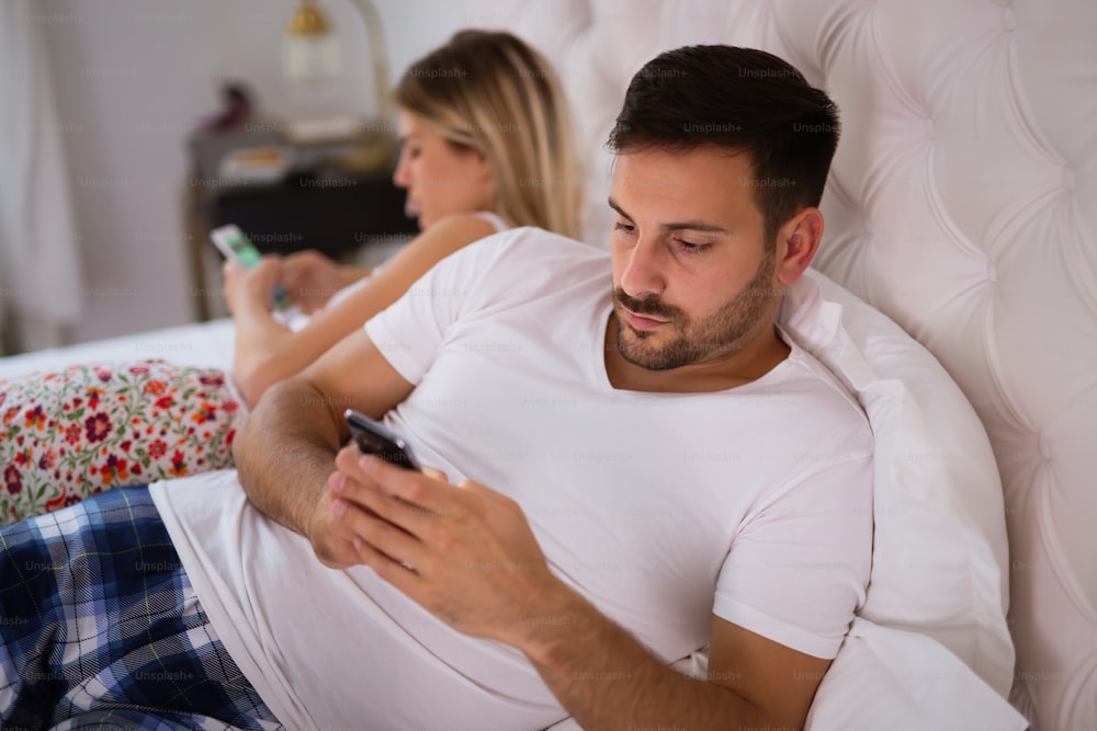 Smartphone-Besessenheit verursacht Probleme in Ehen