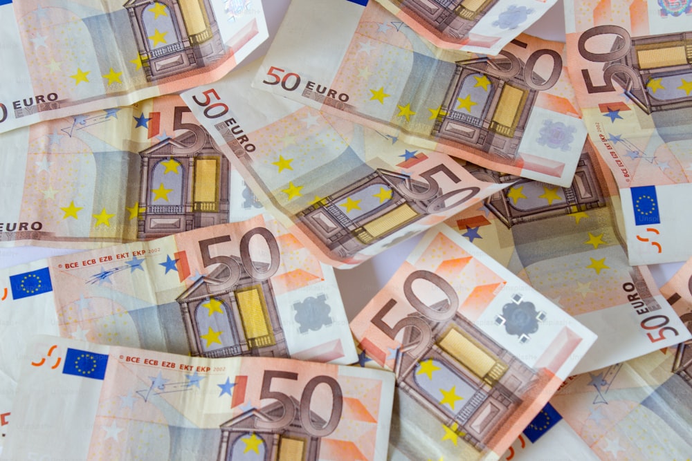 Monnaie européenne, monnaie, billets en euros. Gros plan.