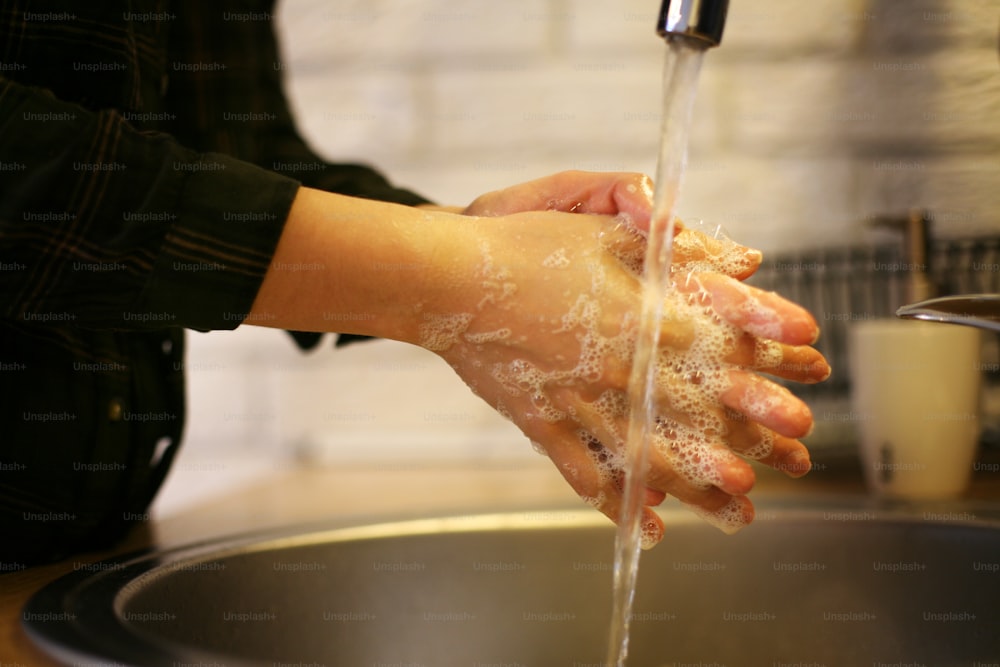 Igiene. Pulizia delle mani. Lavarsi le mani.