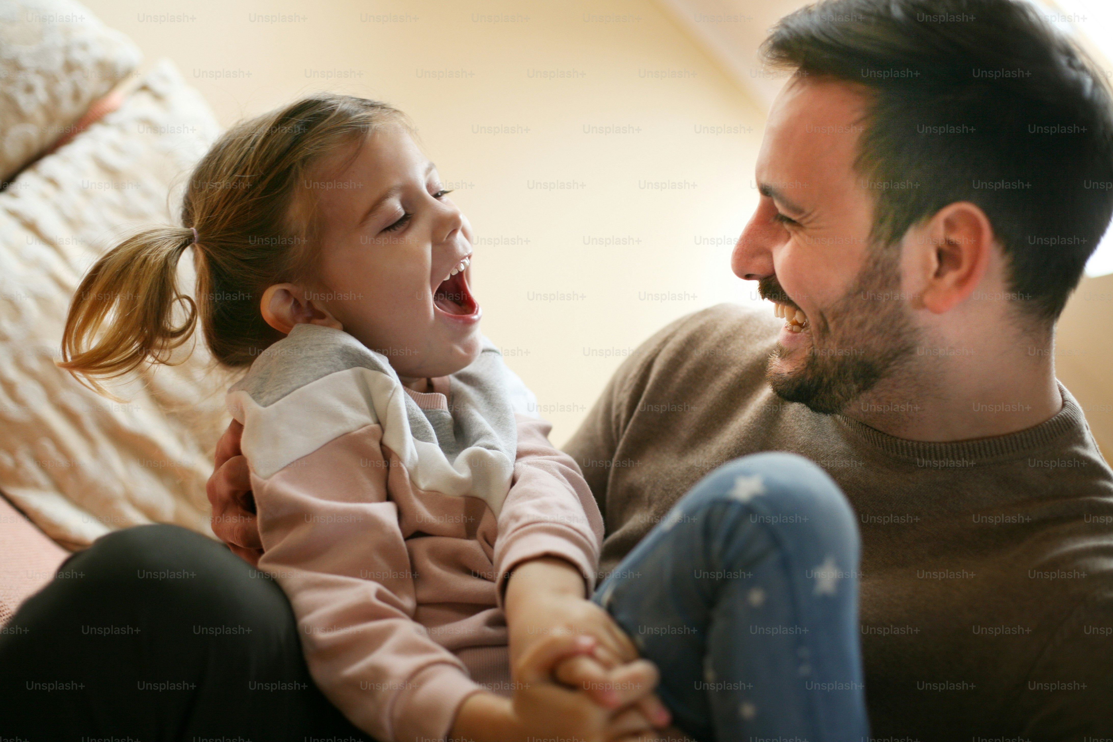 Ролик про папу. Всем папам посвящается. Папа и докча. Трогательный видеоролик. Ролик папа дочки.