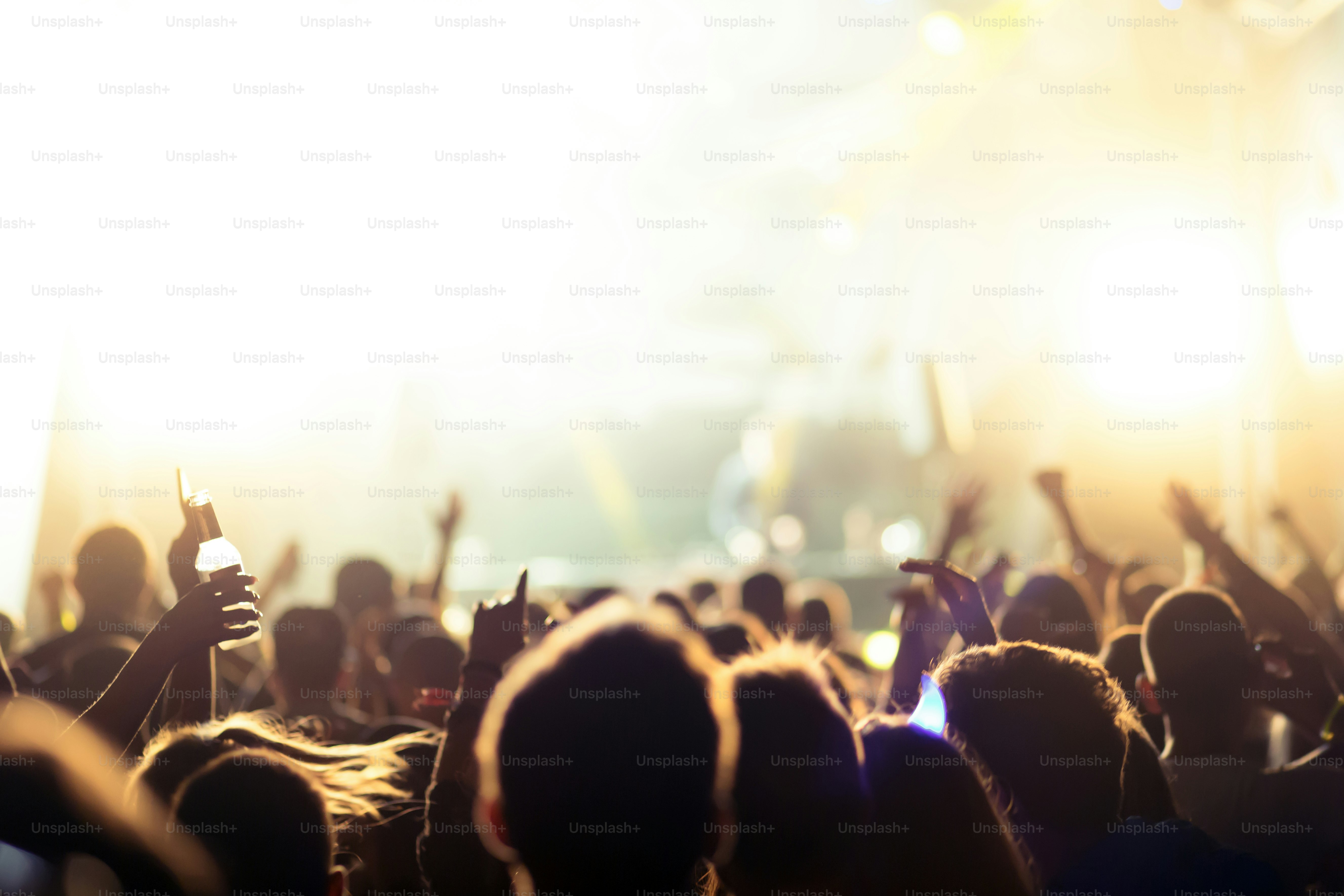 premium_photo-1661299213170-6ca8f722f906?ixid=M3wxMjA3fDB8MXxzZWFyY2h8MTd8fG11c2ljfGVufDB8fHx8MTc2NDQ2MzMwN3ww\u0026ixlib=rb-4.1.0