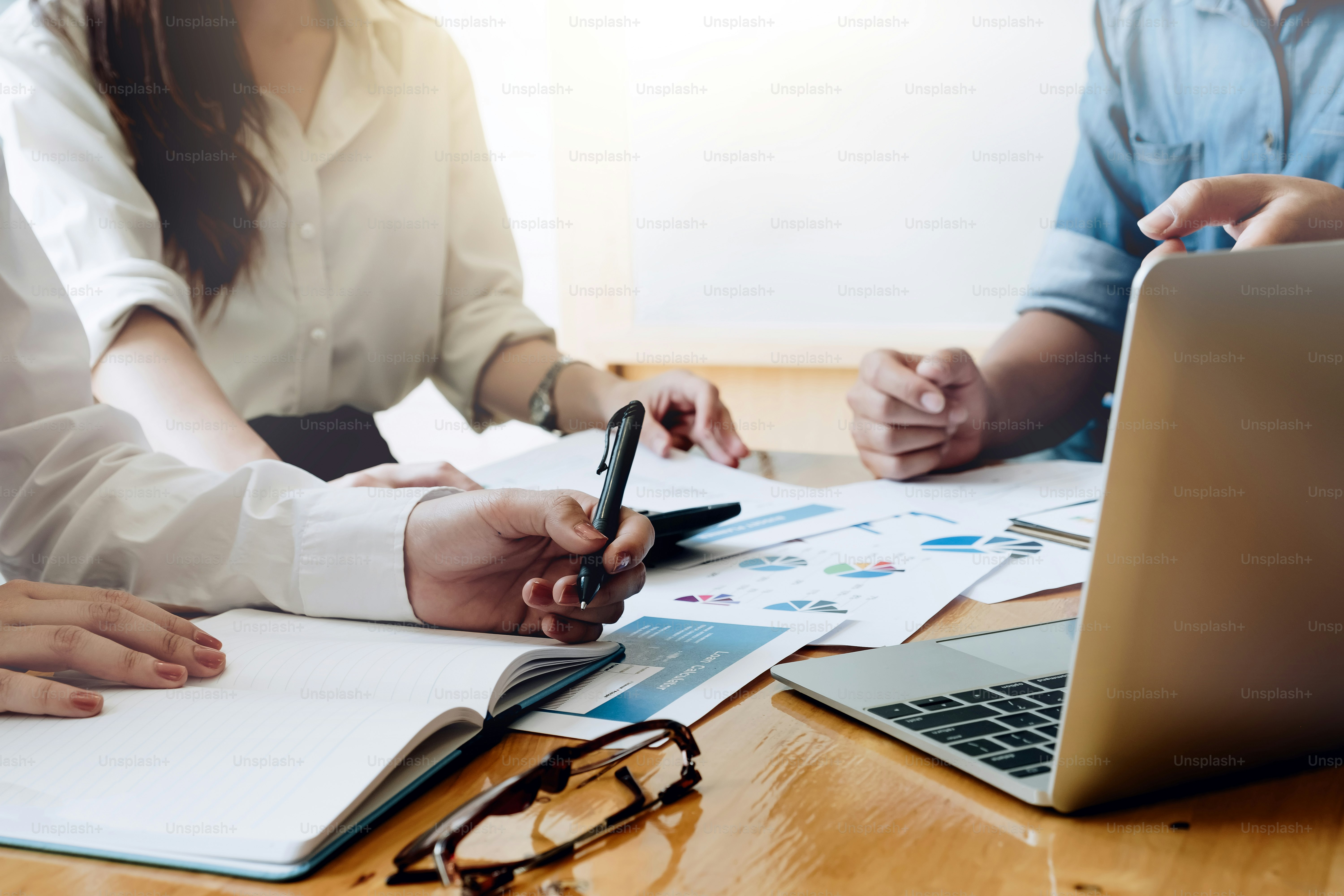 premium photo 1661308300871 0a6374bec364?fm=jpg&ixid=M3wxMjA3fDB8MHxwaG90by1yZWxhdGVkfDE0fHx8ZW58MHx8fHx8&ixlib=rb 4.1 - &iquest;Cu&aacute;les son las tendencias m&aacute;s eficaces en el marketing digital en Espa&ntilde;a?