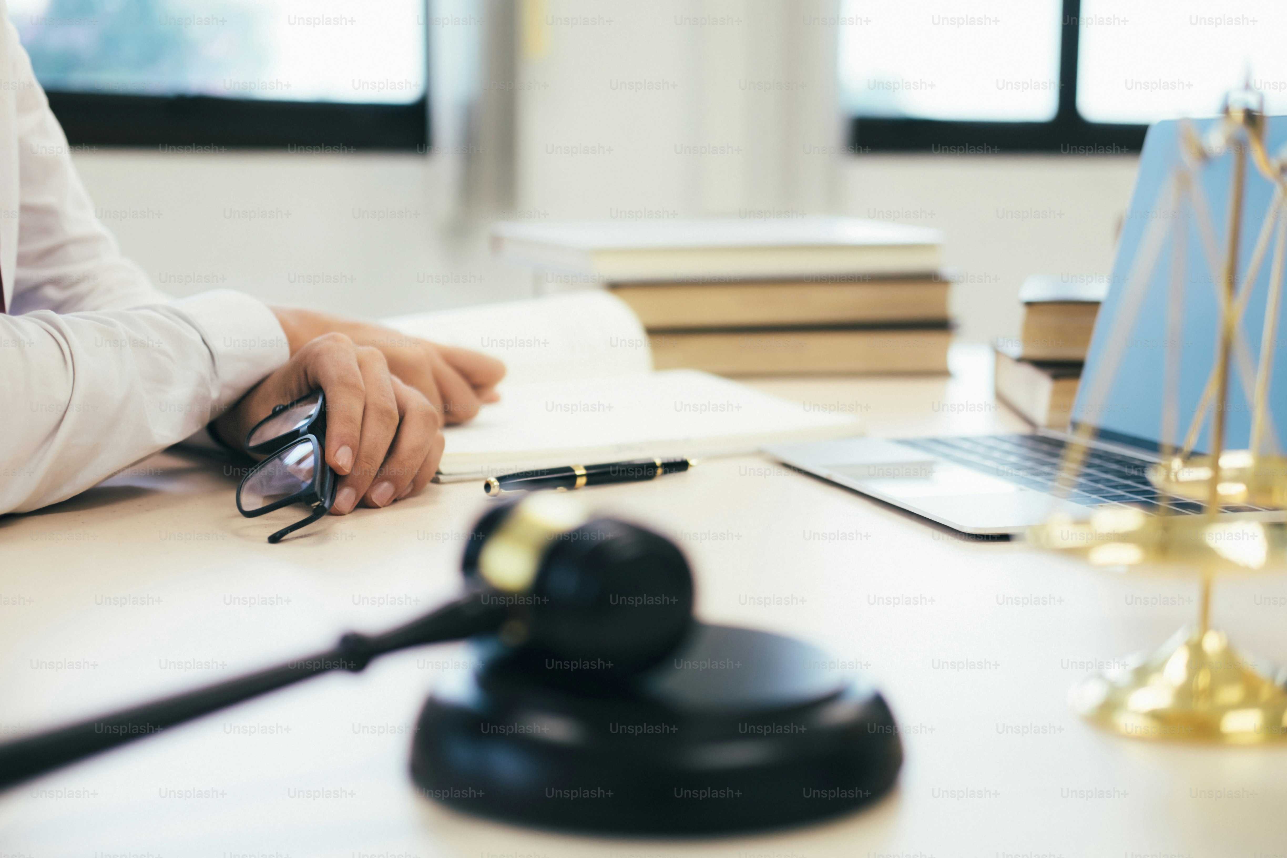 Avukat Web Sitesinde SEO Nasıl Yapılır? Reklam Yasağına Uygun Strateji