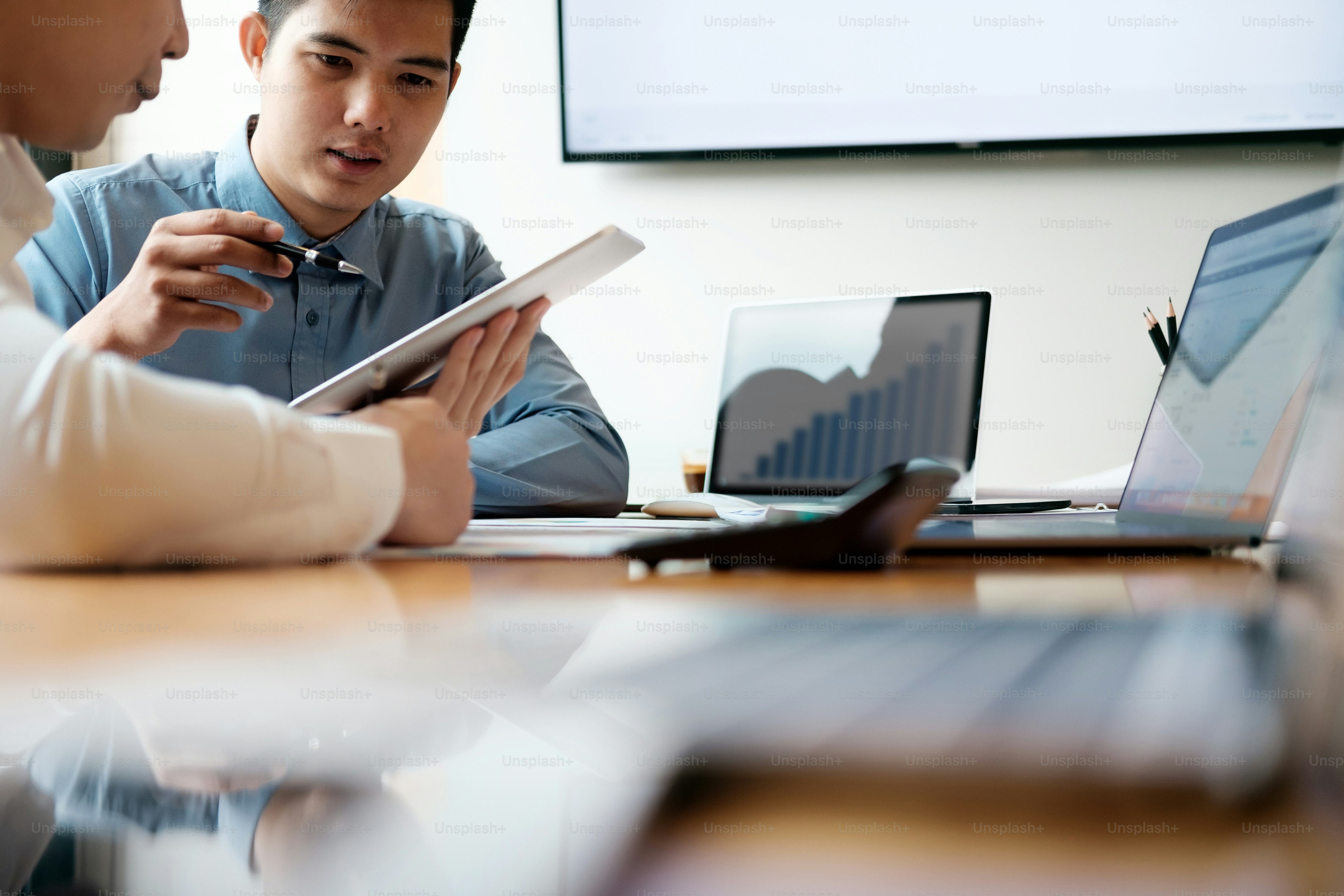 Young startups businessmen teamwork brainstorming meeting to discuss the investment.