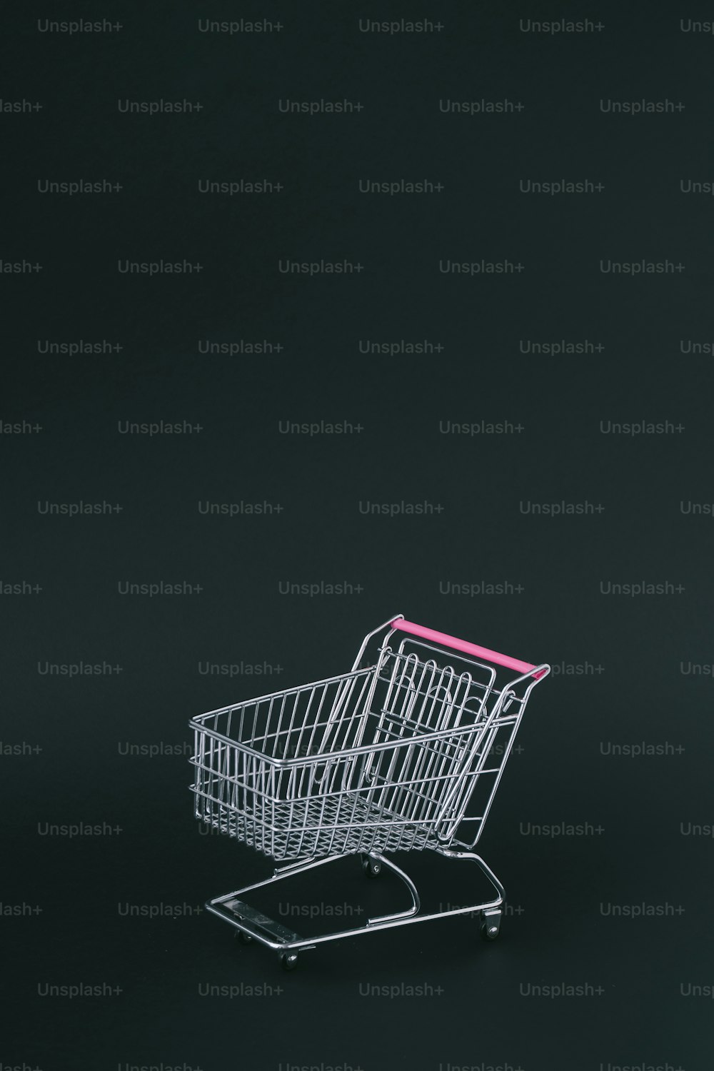 Black friday minimal. Shopping cart with box.
