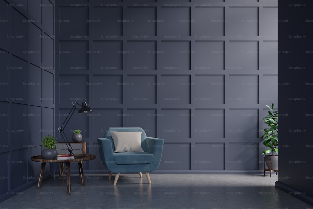 Blauer Sessel gegen dunkelblaue Wand mit Schrank, Tisch, Lampe, Buch im Wohnzimmer Interieur mit Pflanzen, 3D-Rendering