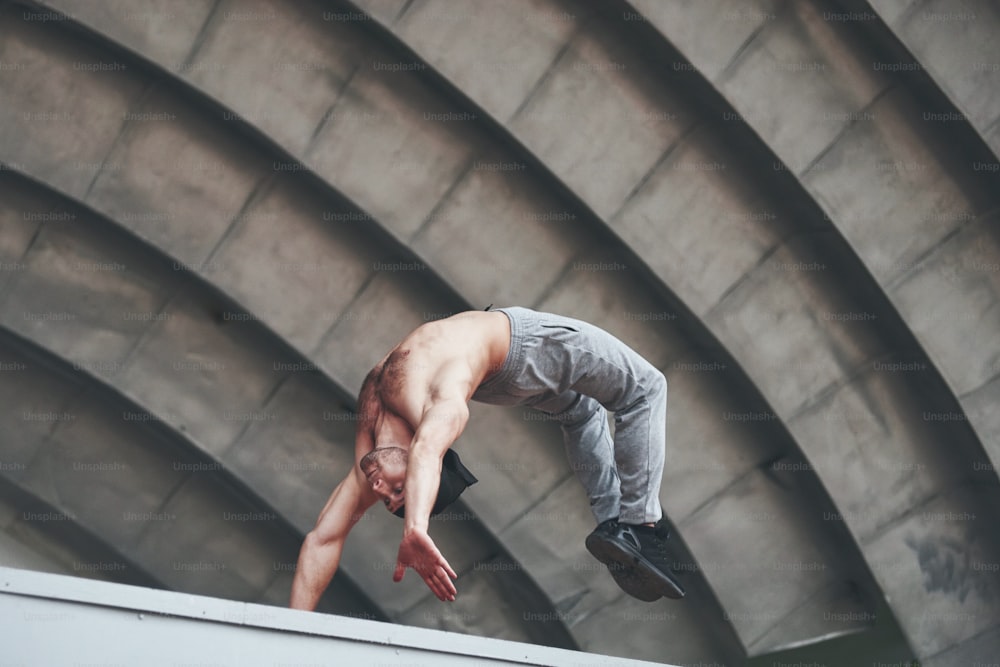 The guy in the park in the open air practices parks, high adrenaline