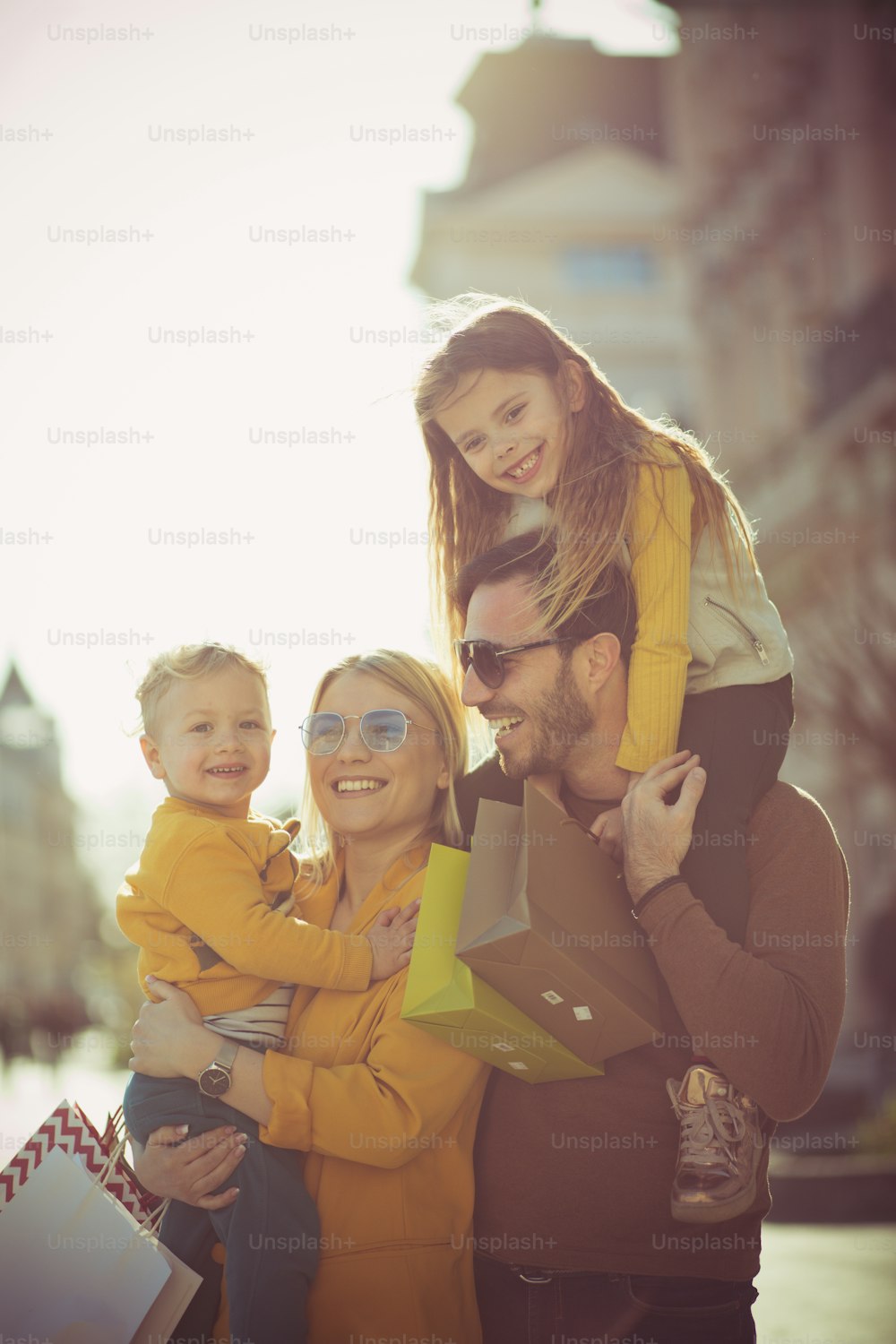 The perfect little family. Family shopping in the city.