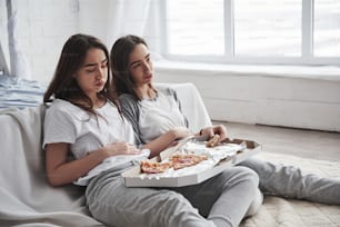 Did not count the amount of food. Twins have full stomach with pizza. Nice bedroom at daytime.