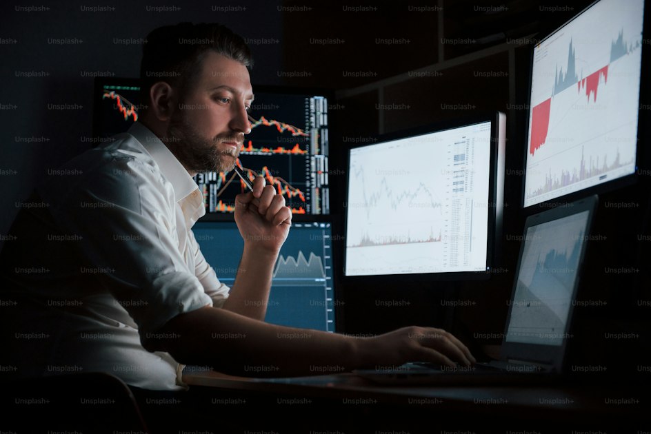 How to Set Up a Day Trading Desk (Without Going Overboard)