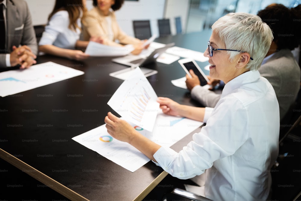 Riunione Aziendale Successo Aziendale Uomini d'affari Brainstorming Concetto di lavoro di squadra