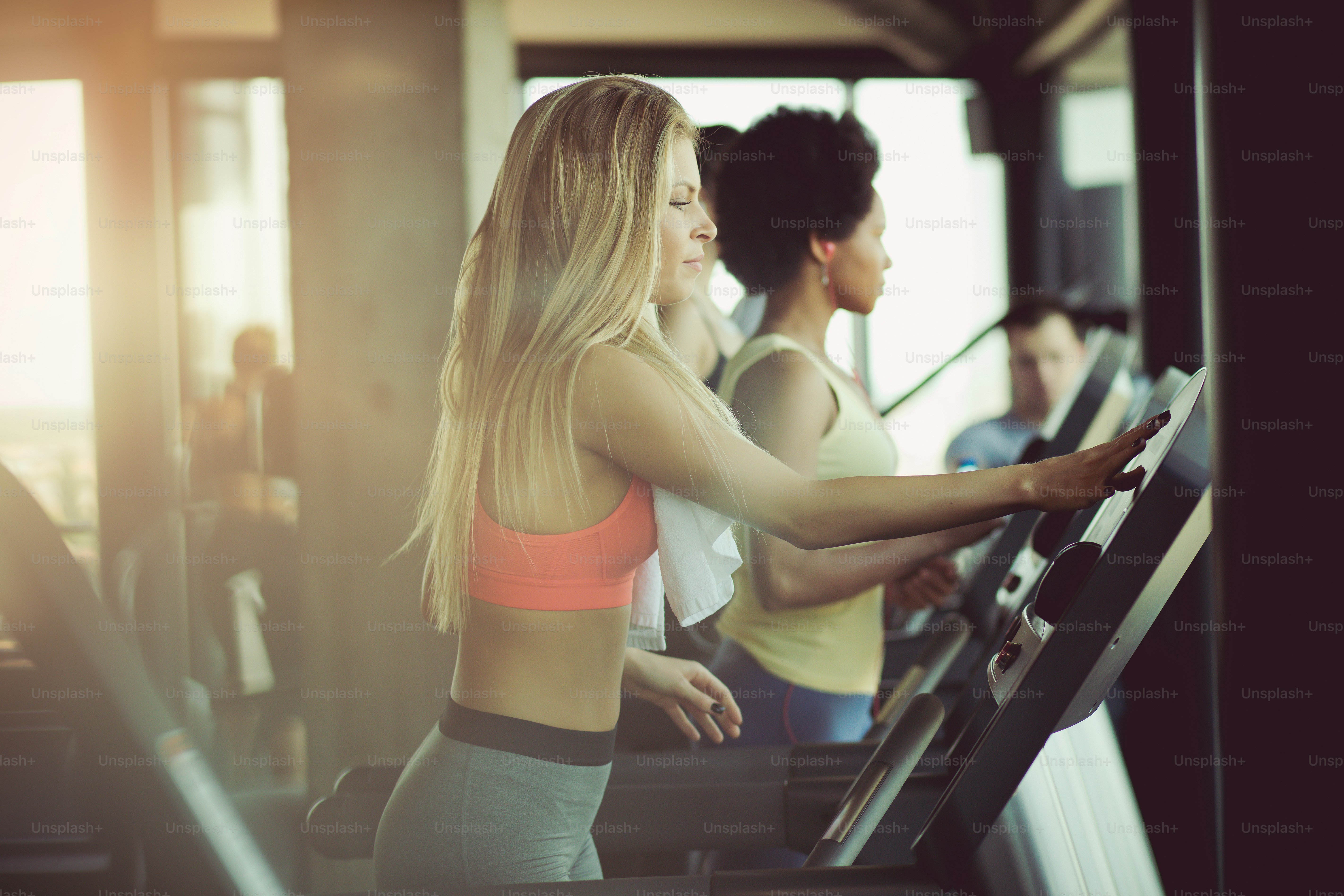 You choose speed. People at gym. photo – Technology Image on Unsplash