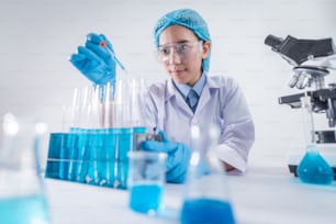 Cosmetic innovation From chemical research In the laboratory