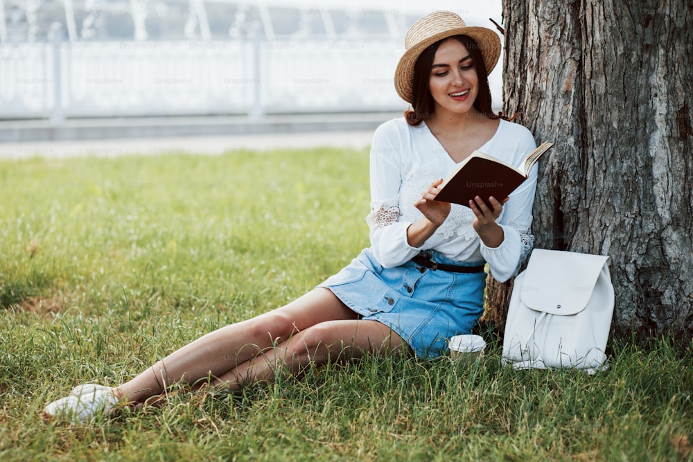 Too much interesting things in this book. Young woman have weekend and sits in the park at daytime.