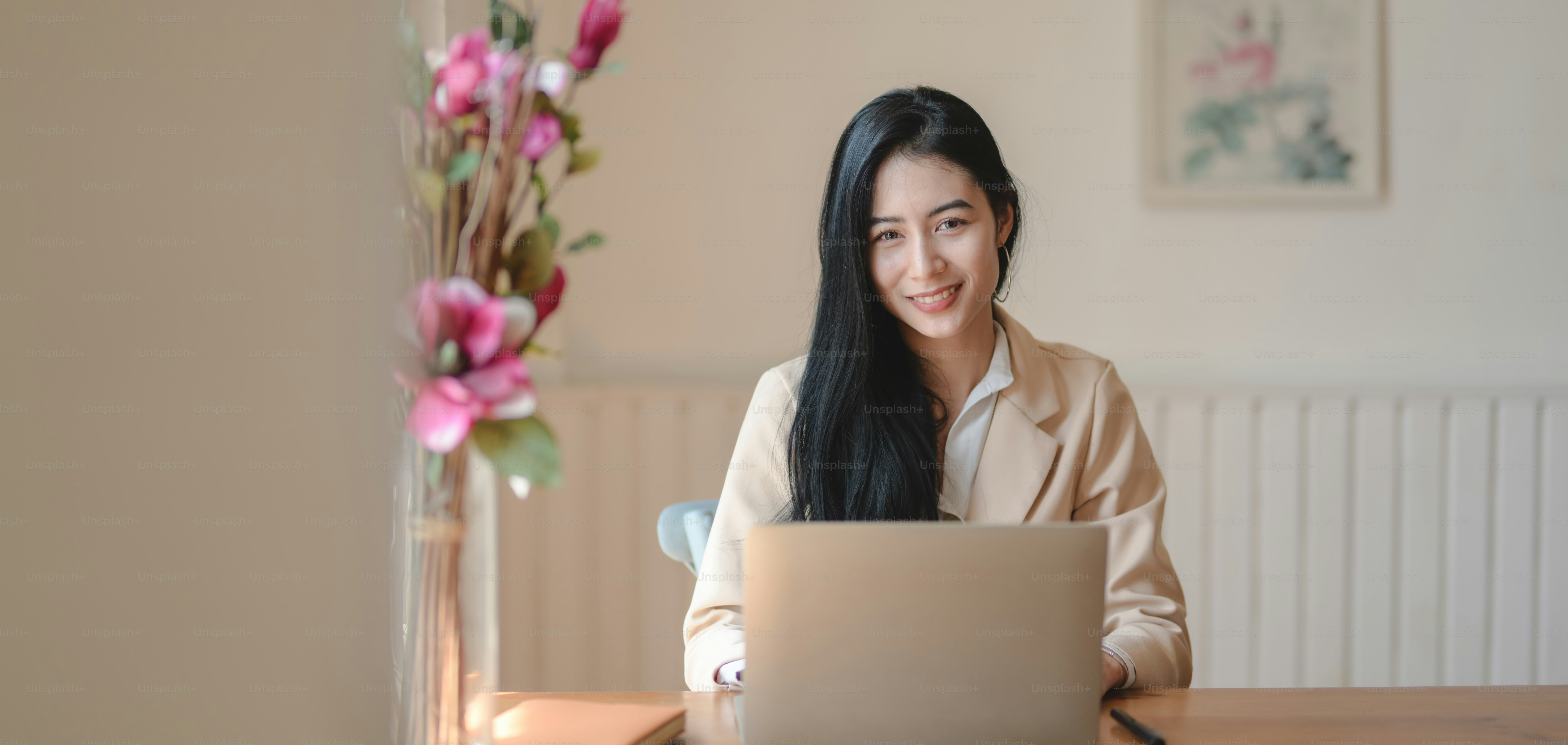 Person Smiling Computer Pictures | Download Free Images on Unsplash
