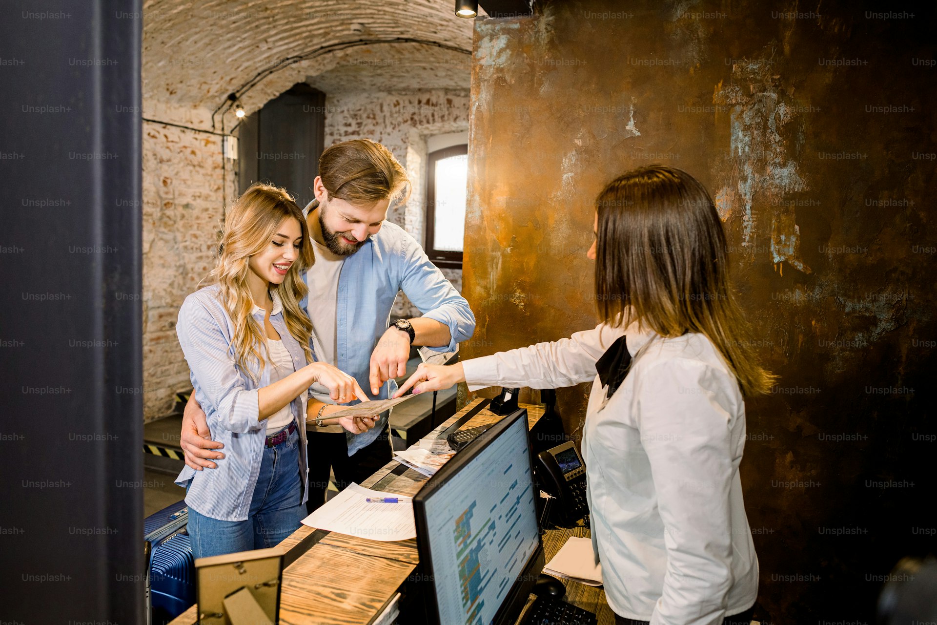Concierge giving a guest personalised local recommendations on a city map