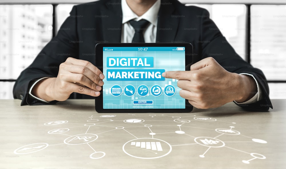 온라인 비즈니스 개념을위한 디지털 마케팅 기술 솔루션 - 소셜 미디어를 통해 디지털 광고 플랫폼에서 온라인 시장 홍보 전략의 분석 다이어그램을 보여주는 그래픽 인터페이스.