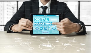 Solution technologique de marketing numérique pour le concept d’entreprise en ligne - Interface graphique montrant un diagramme analytique de la stratégie de promotion du marché en ligne sur une plate-forme de publicité numérique via les médias sociaux.