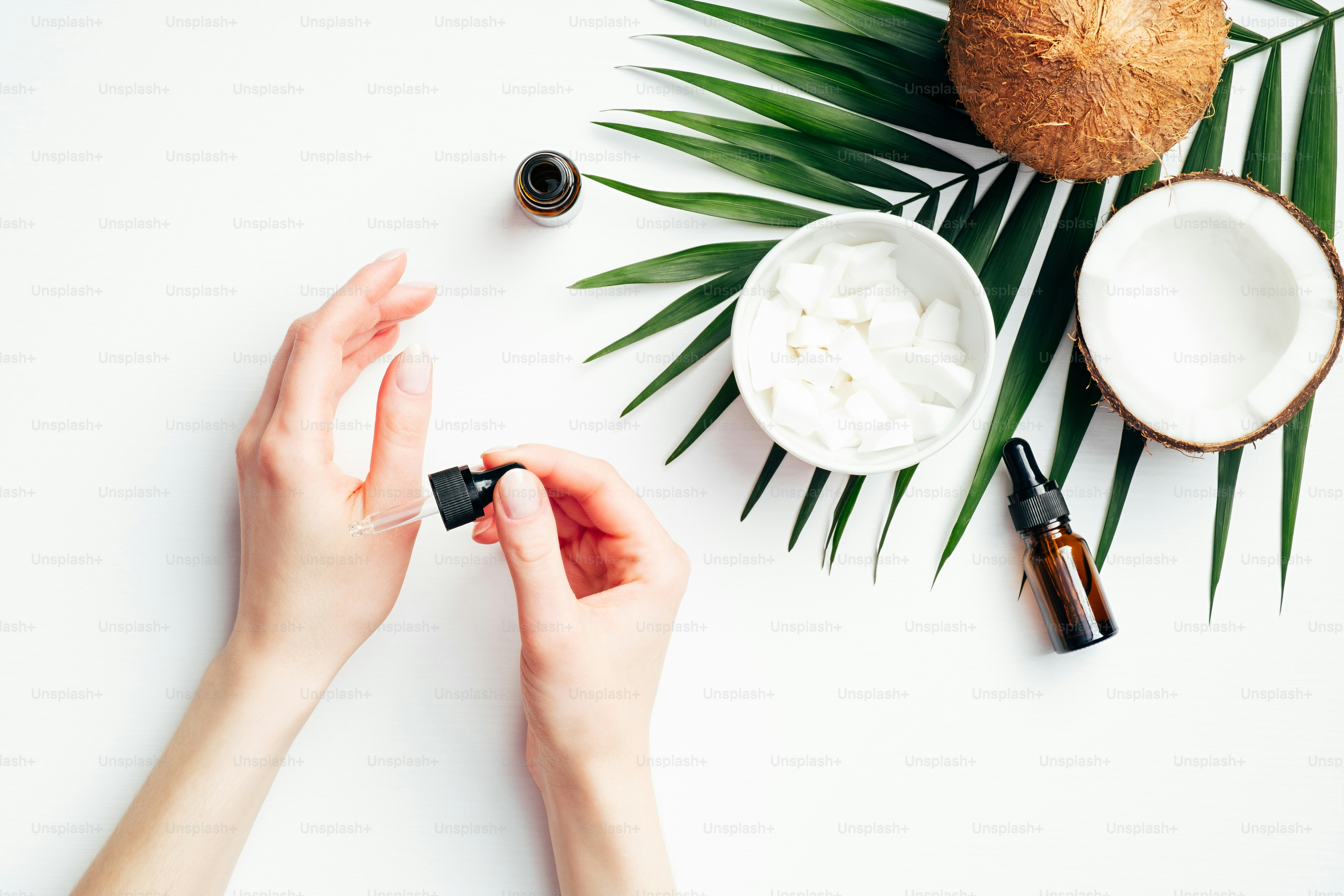 premium_photo-1661454144083-4f3efccaef01?ixid=M3wxMjA3fDB8MXxzZWFyY2h8NXx8YWNlaXRlJTIwZGUlMjBjb2NvfGVufDB8fHx8MTc2MTEzNTU3OHww\u0026ixlib=rb-4.1.0