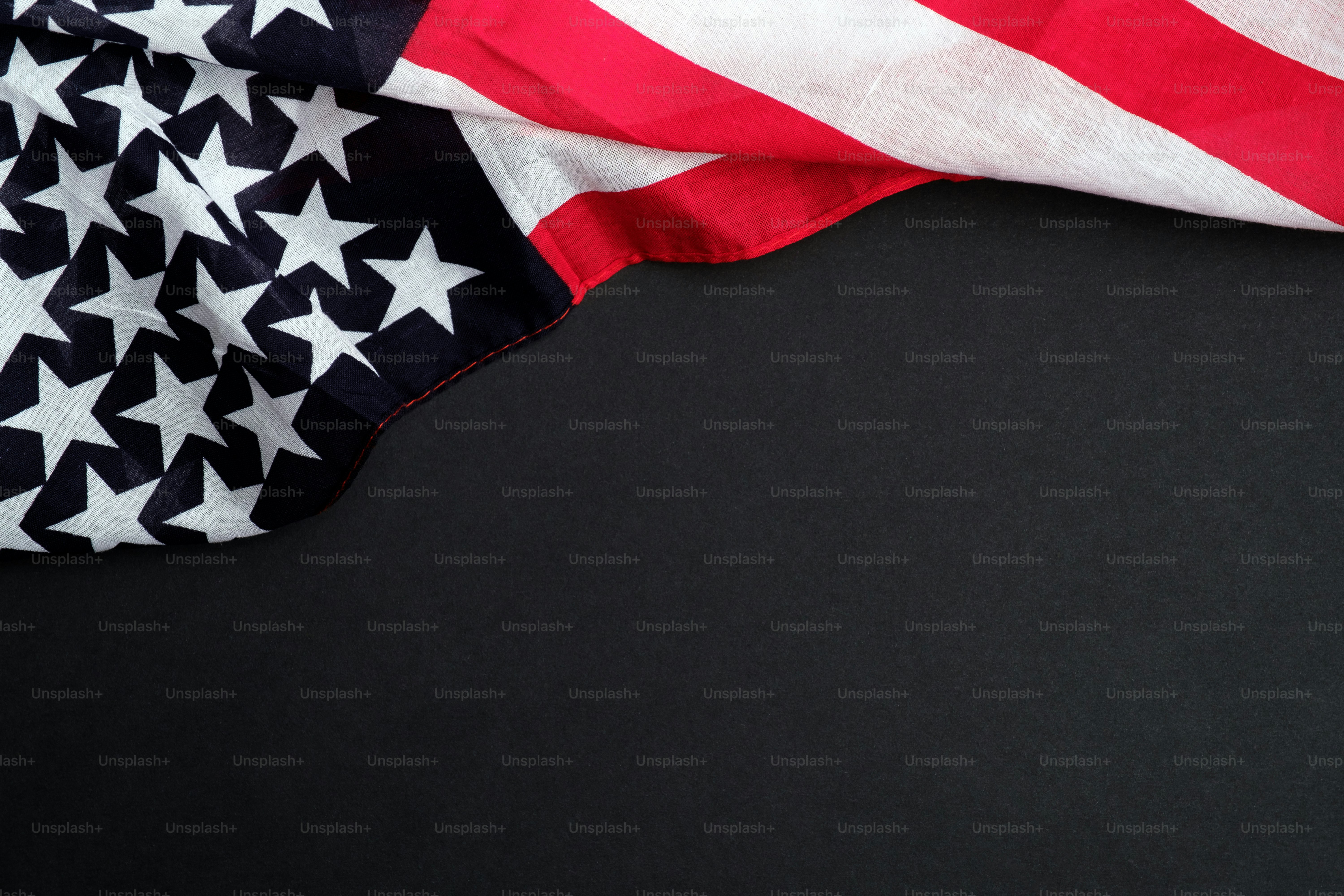 Amerikanische Flagge auf dunklem Hintergrund. Banner-Mockup für den  Memorial Day oder den vierten Juli US-Unabhängigkeitstag Foto – Bild zum  Thema Amerikanische Flagge auf Unsplash, image size:3000x2000