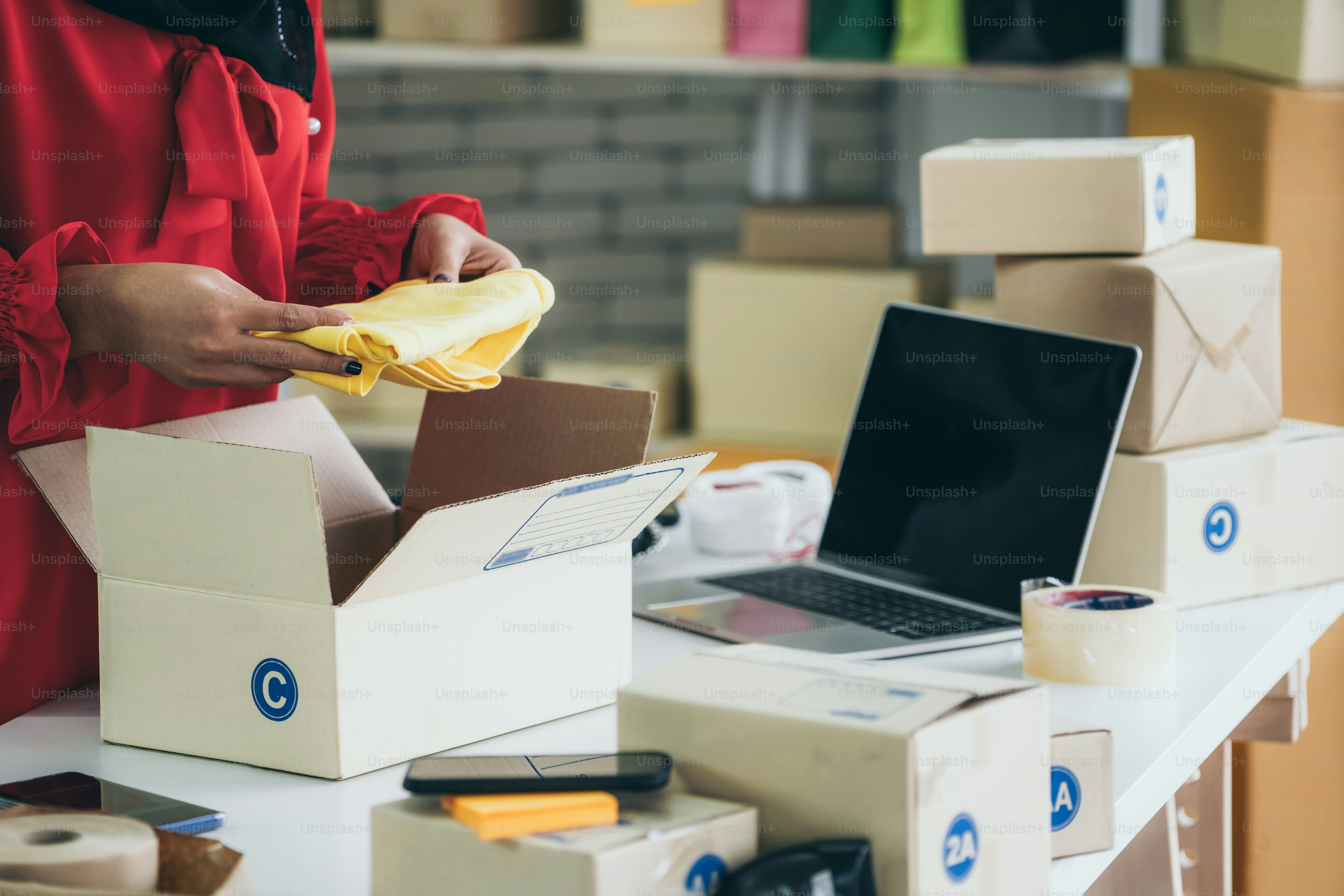 The E-commerce Revolution: Transforming Supply Chain Logistics in the Digital Age