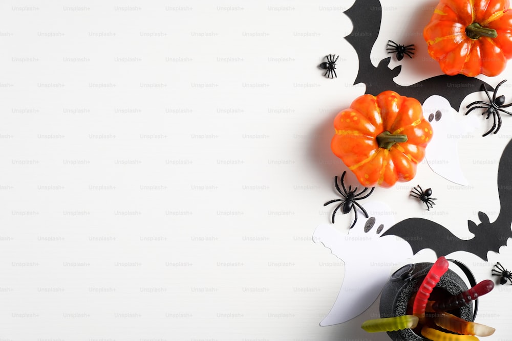 Pailles Colorées Avec Des Visages Fantômes Drôles Et Effrayants Pour  Halloween PNG , Décorations D Halloween, Citrouille, Halloween Image PNG  pour le téléchargement libre