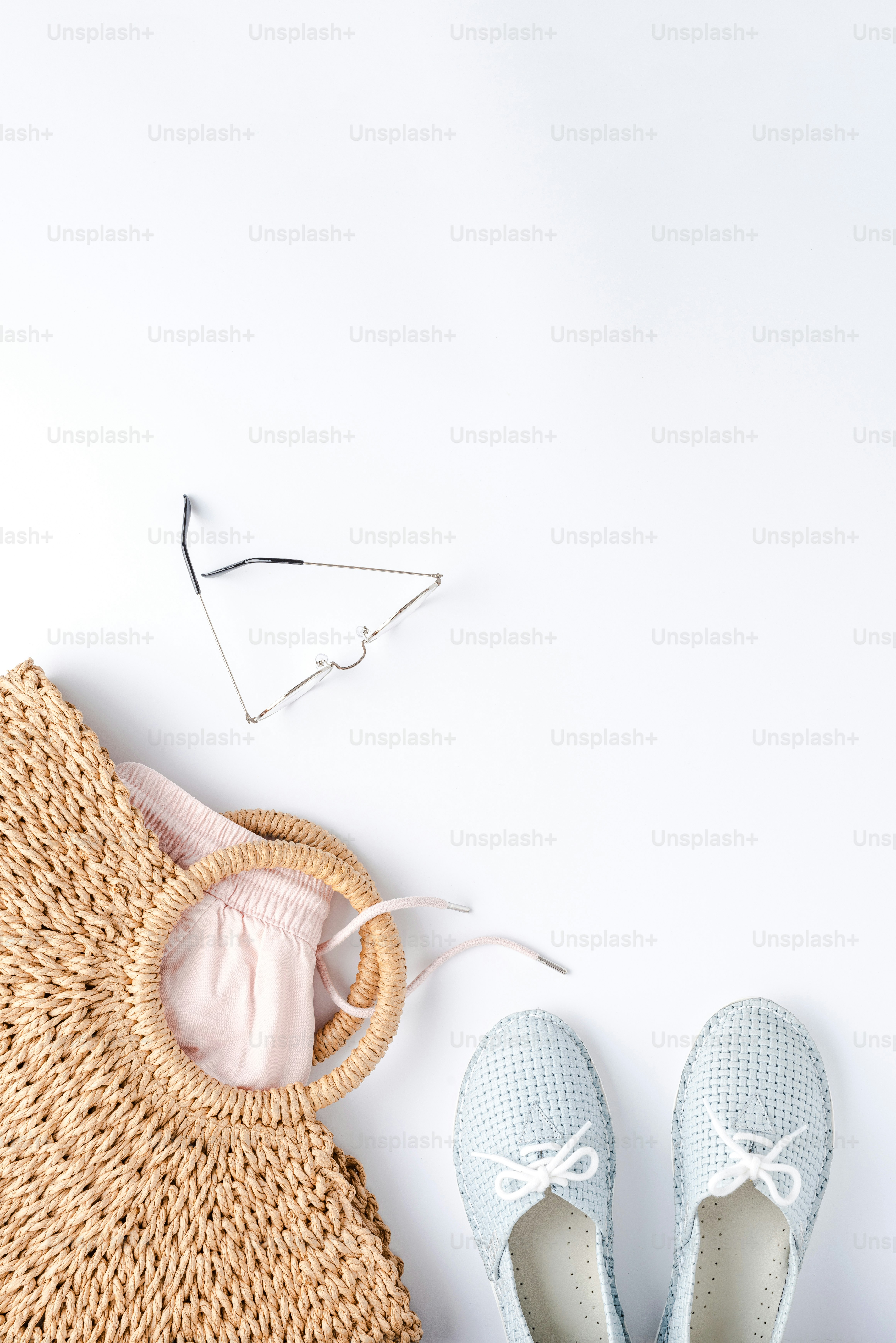 Tenue femme pour l’été avec copyspace
