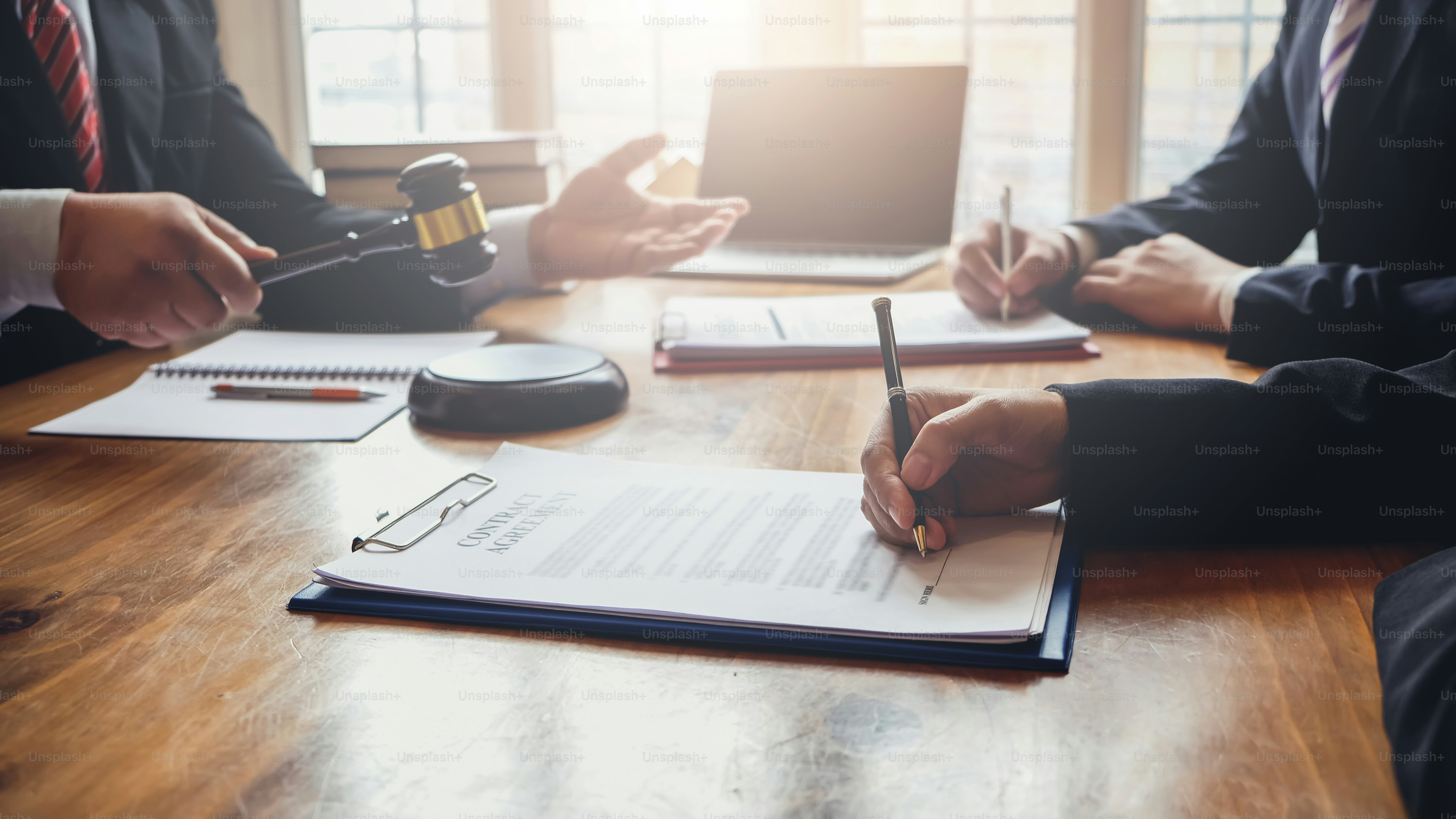 premium_photo-1661512029398-942f11e4707b?ixid=M3wxMjA3fDB8MXxzZWFyY2h8OXx8bGVnYWwlMjBwcmFjdGljZXxlbnwwfHx8fDE3NjI4OTk2ODN8MA\u0026ixlib=rb-4.1.0