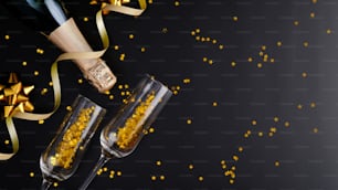 Botella de champán y copas navideñas con confeti dorado y adornos sobre fondo negro. Plano plano, vista superior, espacio de copia. Maqueta de banner, plantilla de tarjeta de felicitación.