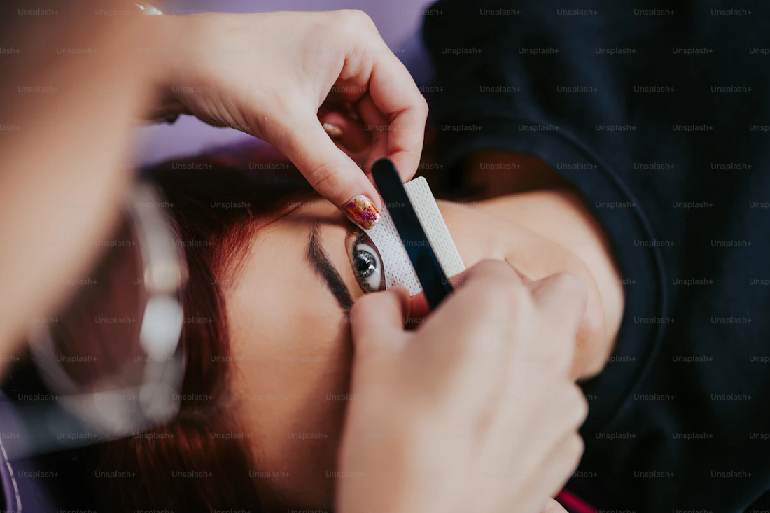 Procedura di lash extension professionale — close up