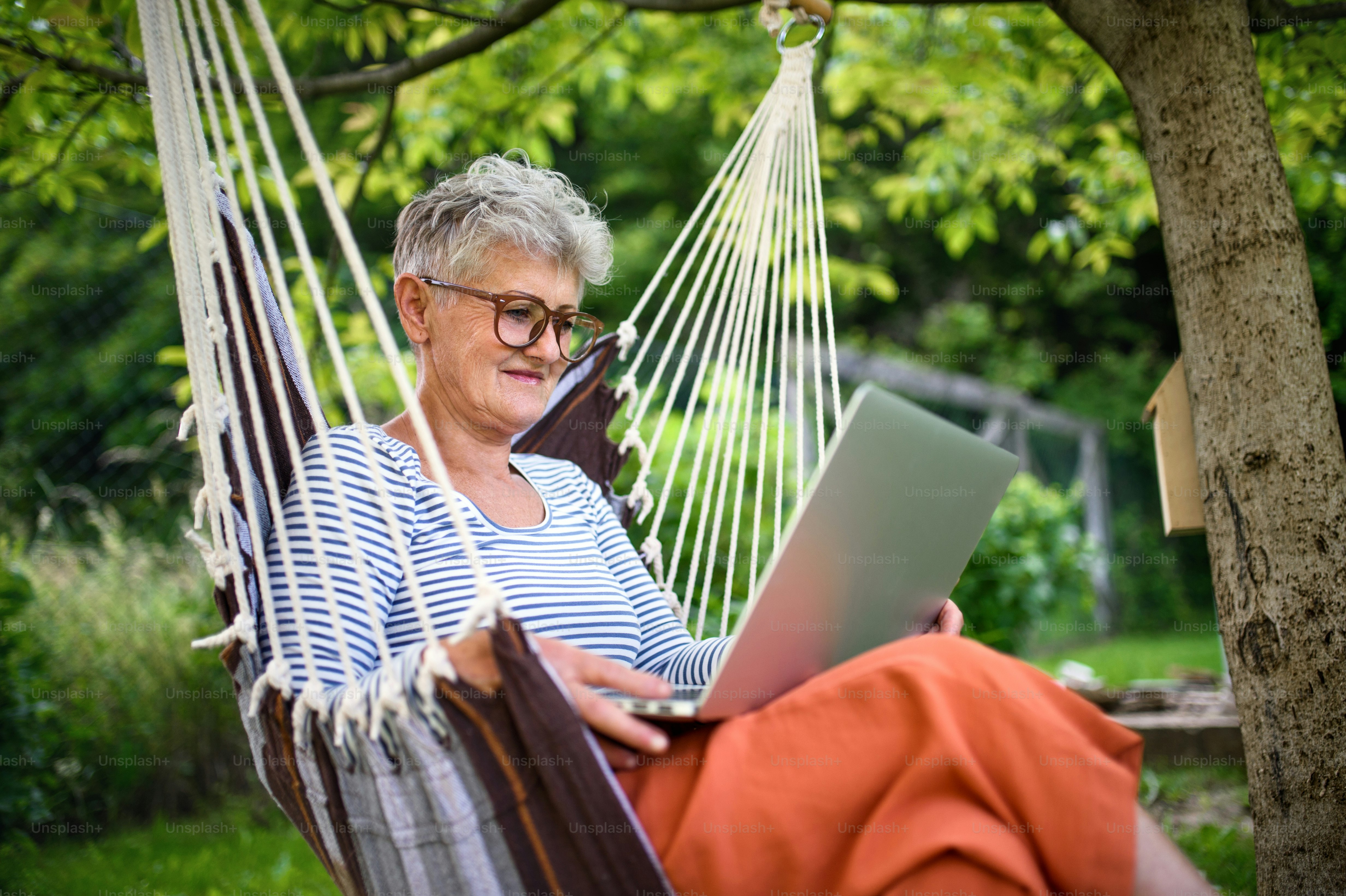Old People Working Pictures | Download Free Images on Unsplash