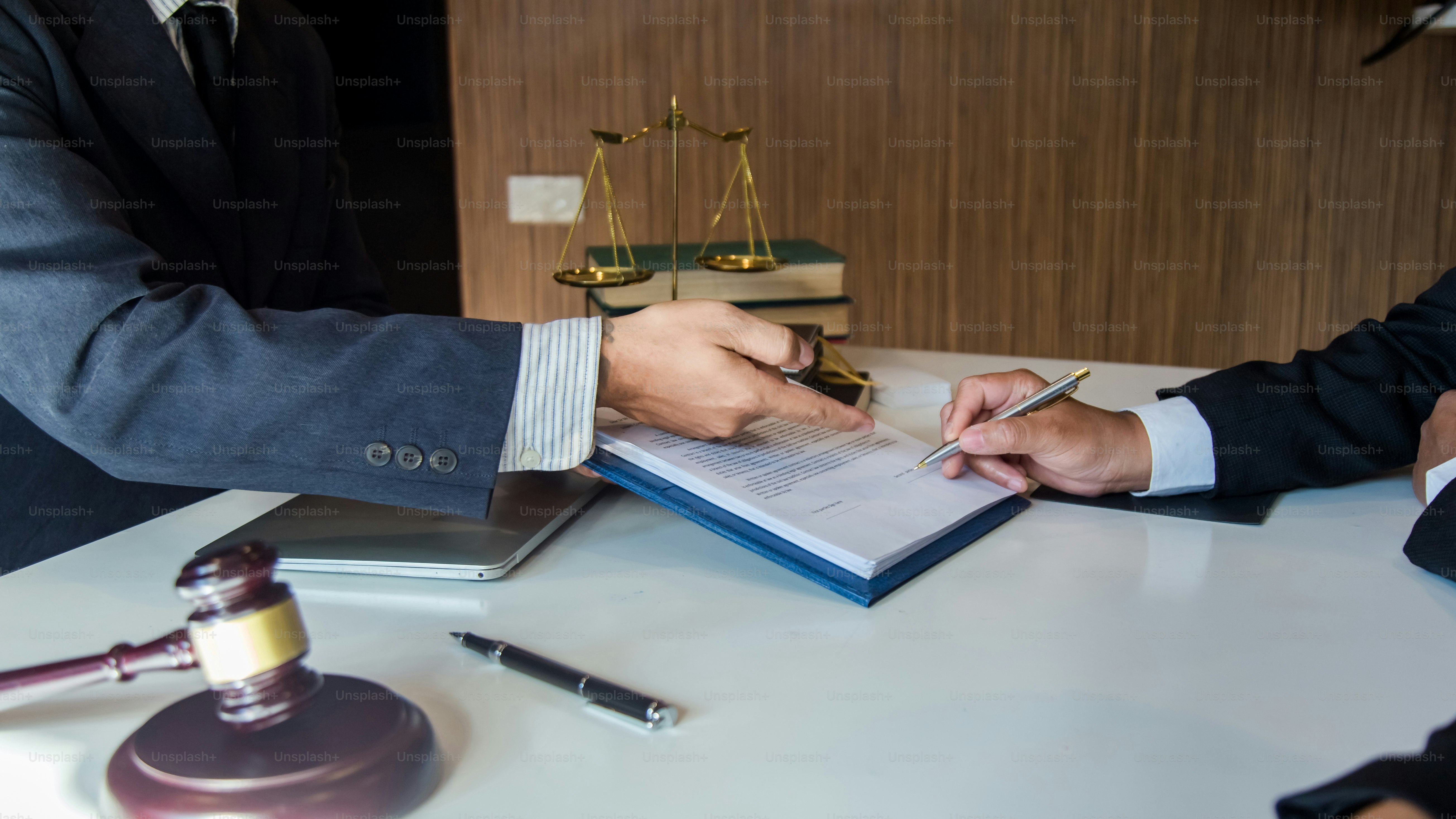Lawyer give his customers signed a contract in the document. Consulting in regard to the various contracts