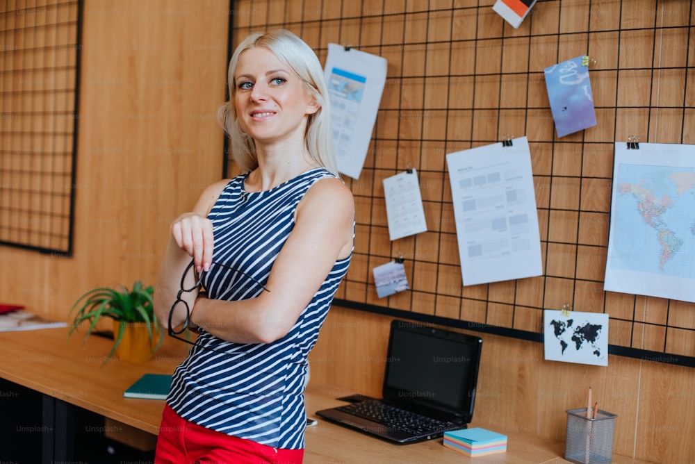 Attractive business woman standing in the modern office.