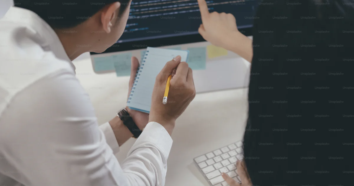 Foto Equipo de programadores y desarrolladores de software trabajando ...
