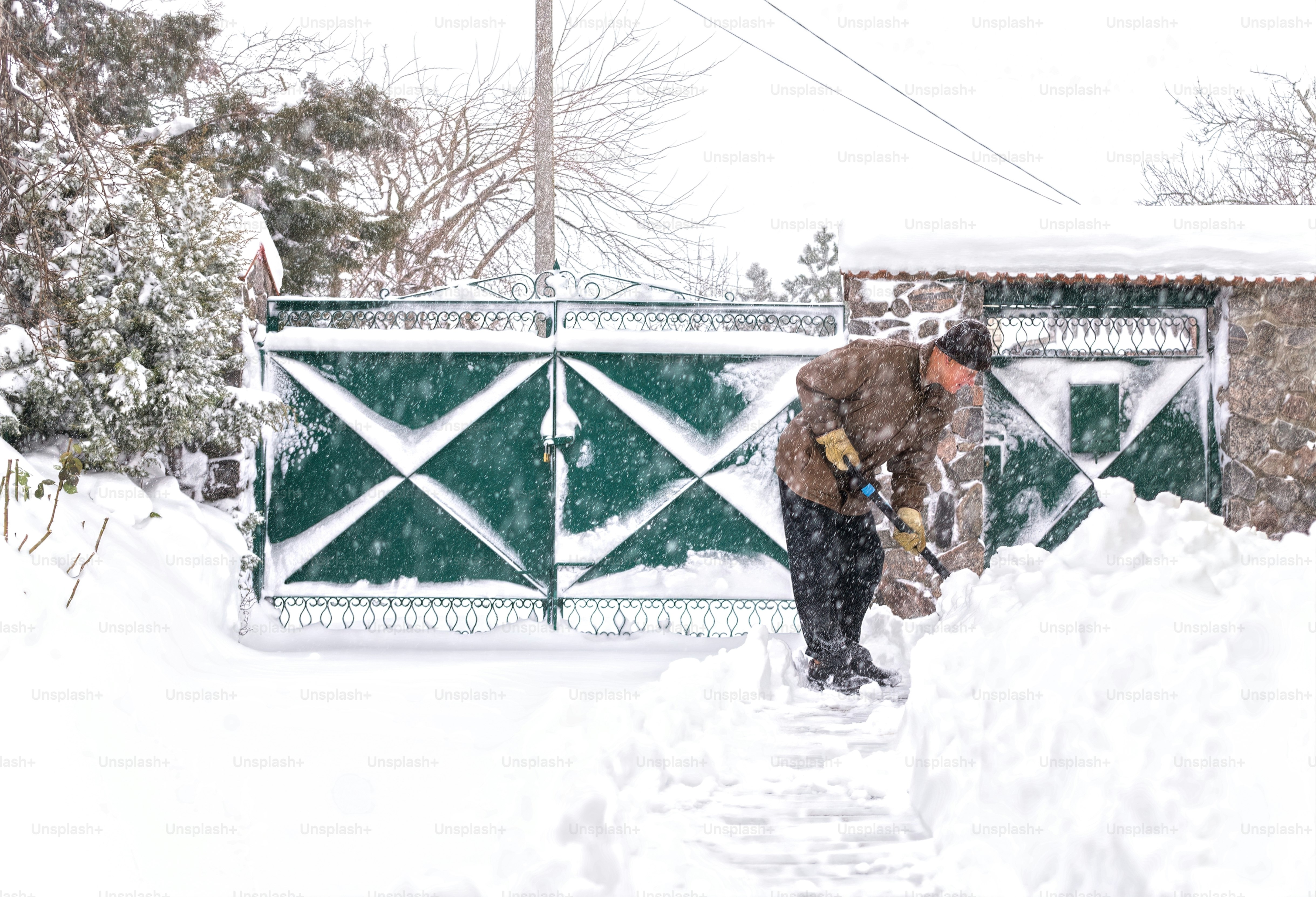 Talvinen piha ja lumityöt vaativat oikeat välineet