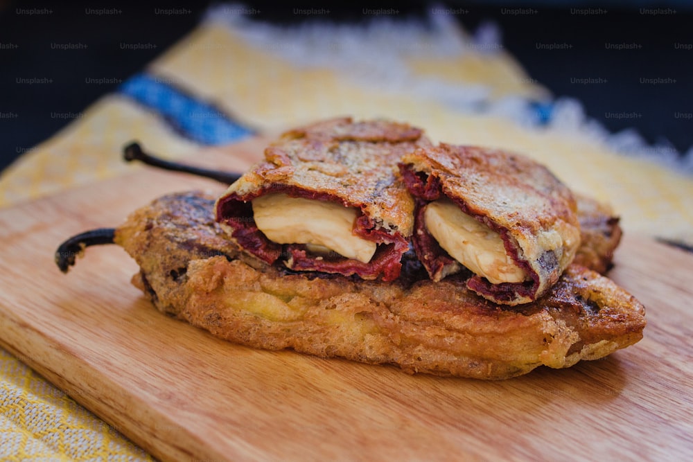 Chipotles Navideños mit Weißkäse, traditionelles mexikanisches Essen zu Weihnachten