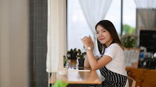 Portrait asian businesswoman owner coffee shop looking at camera.