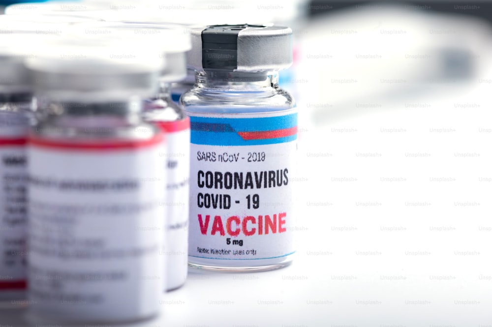 コロナウイルスCOVID-19ワクチンのコンセプト、医学研究または科学研究所、コロナウイルスCOVID-19を保護するためのウイルスワクチンを作るための研究