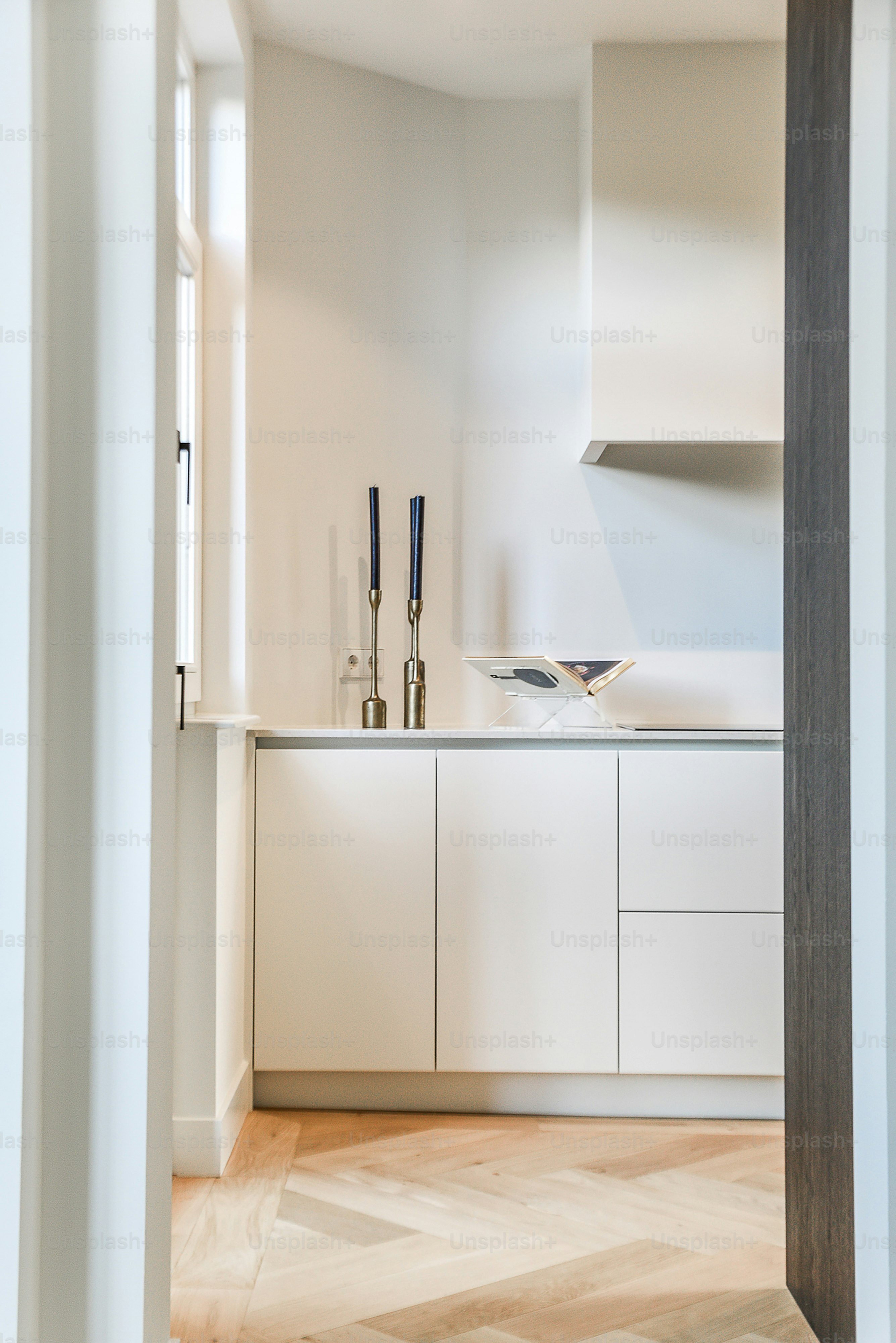 Belle cuisine avec des meubles de luxe dans une maison élégante