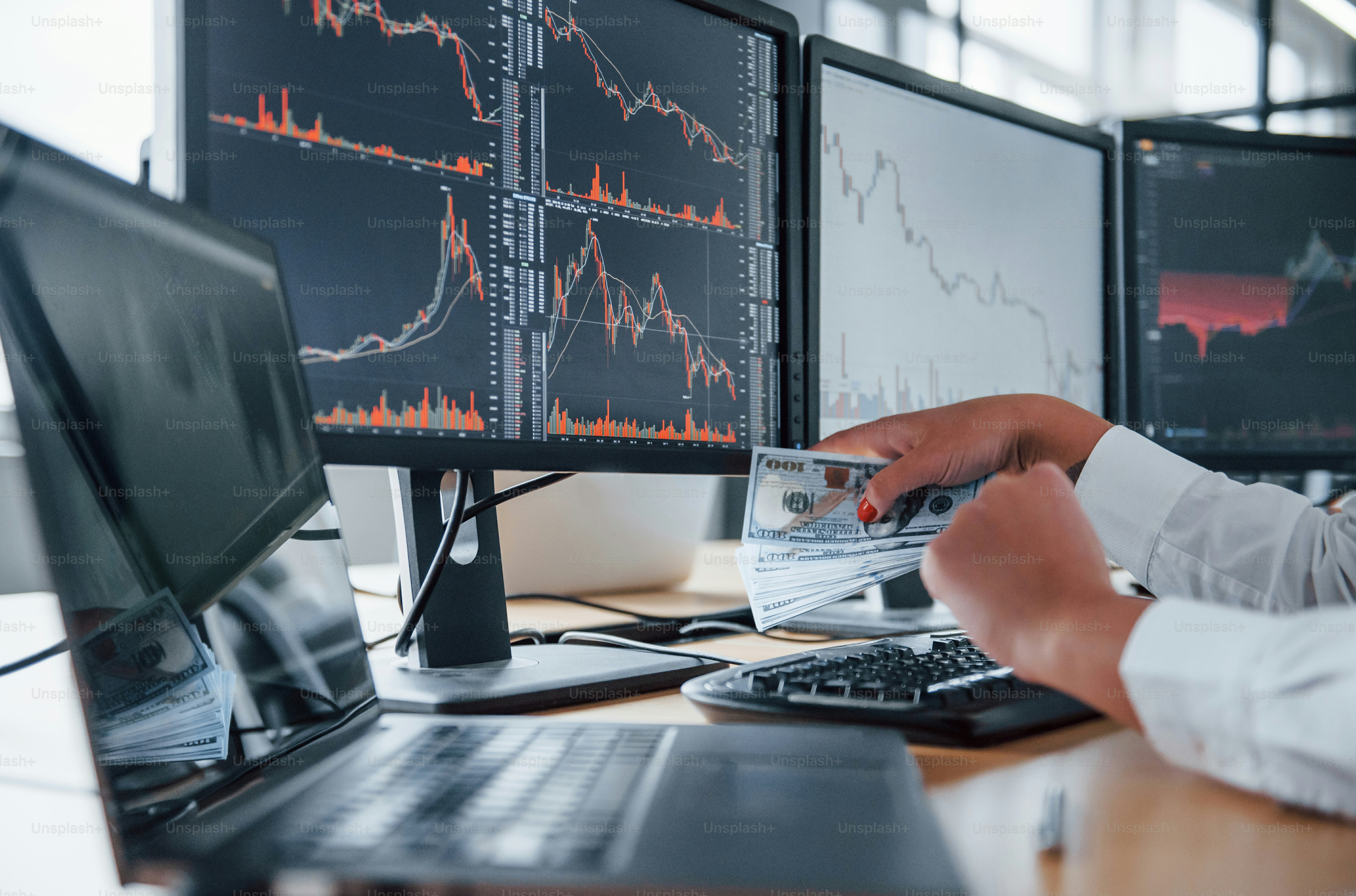 Financial Transactions Pictures | Download Free Images on Unsplash