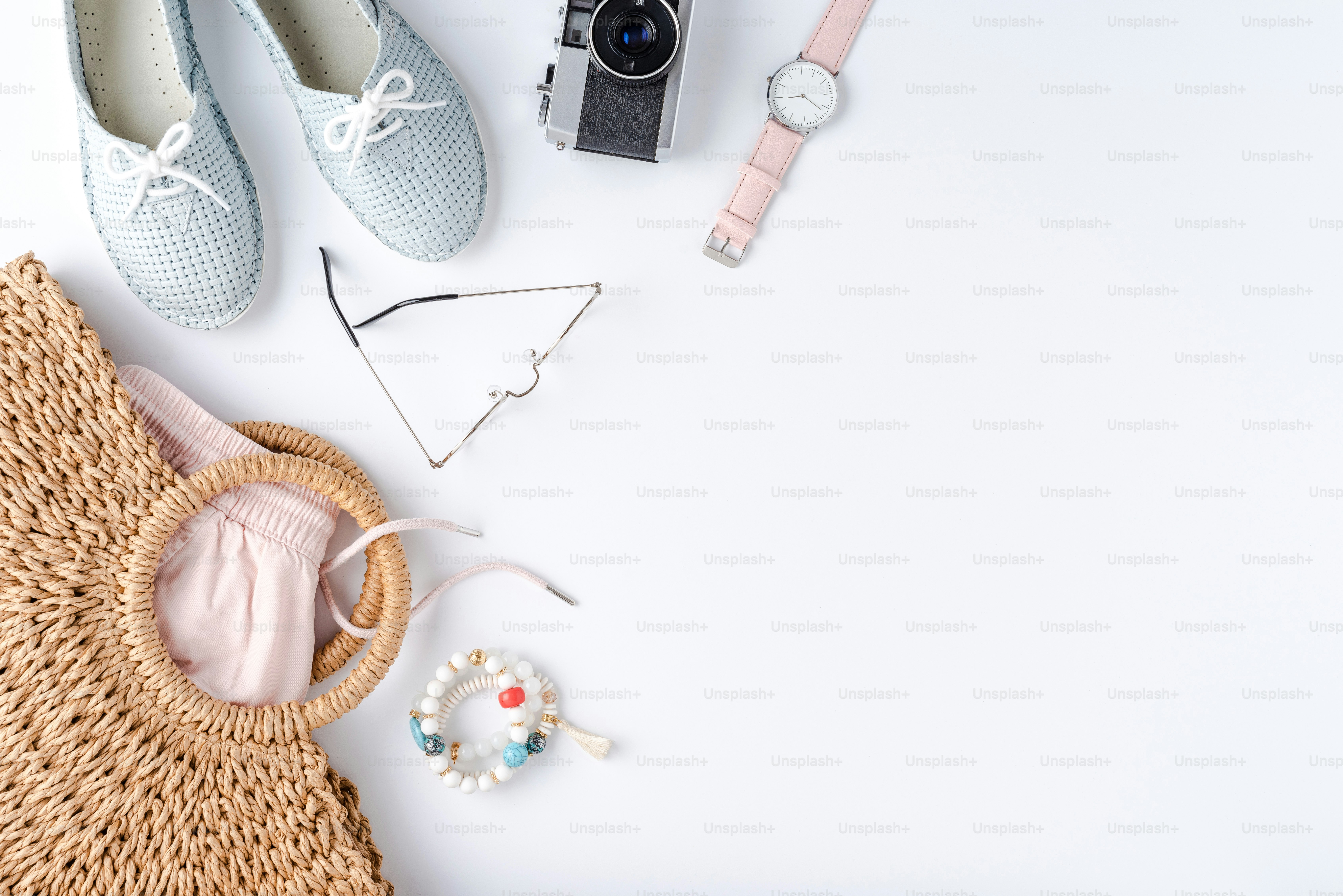 Roupa feminina de verão com copyspace