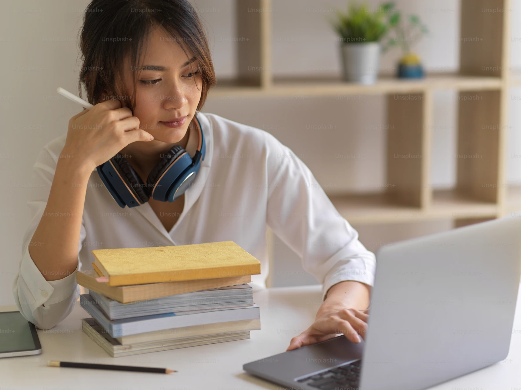 Student studying online with a laptop, ready to start a free trial class