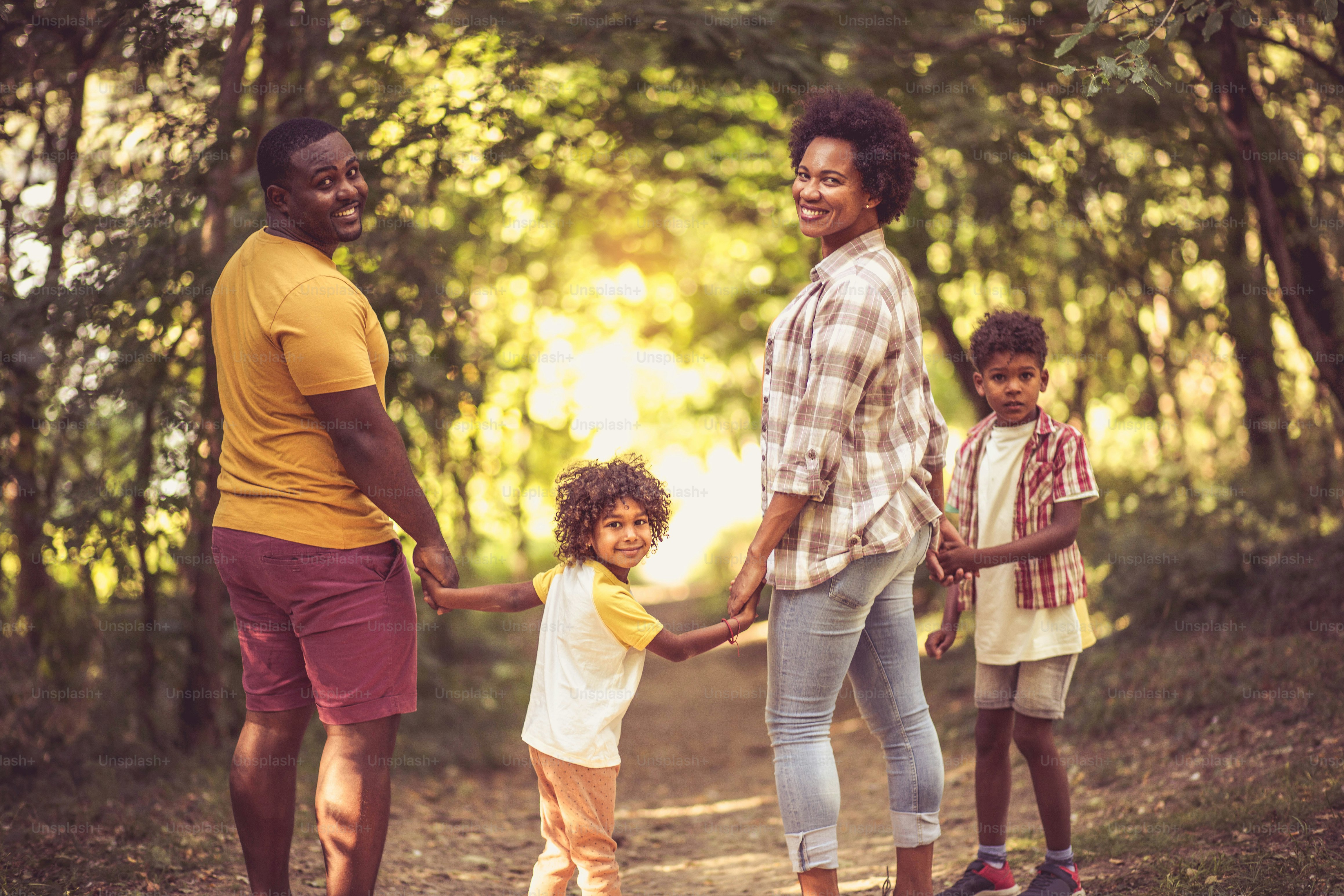 Walk trough park. African American family having fun outdoors. photo – Girl  Image on Unsplash, image size:3000x2000