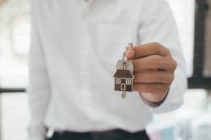 不動産ブローカーの住宅賃貸物件掲載契約。不動産の買取・賃貸物件のご提供与える、捧げる、実演する、家の鍵を渡す。