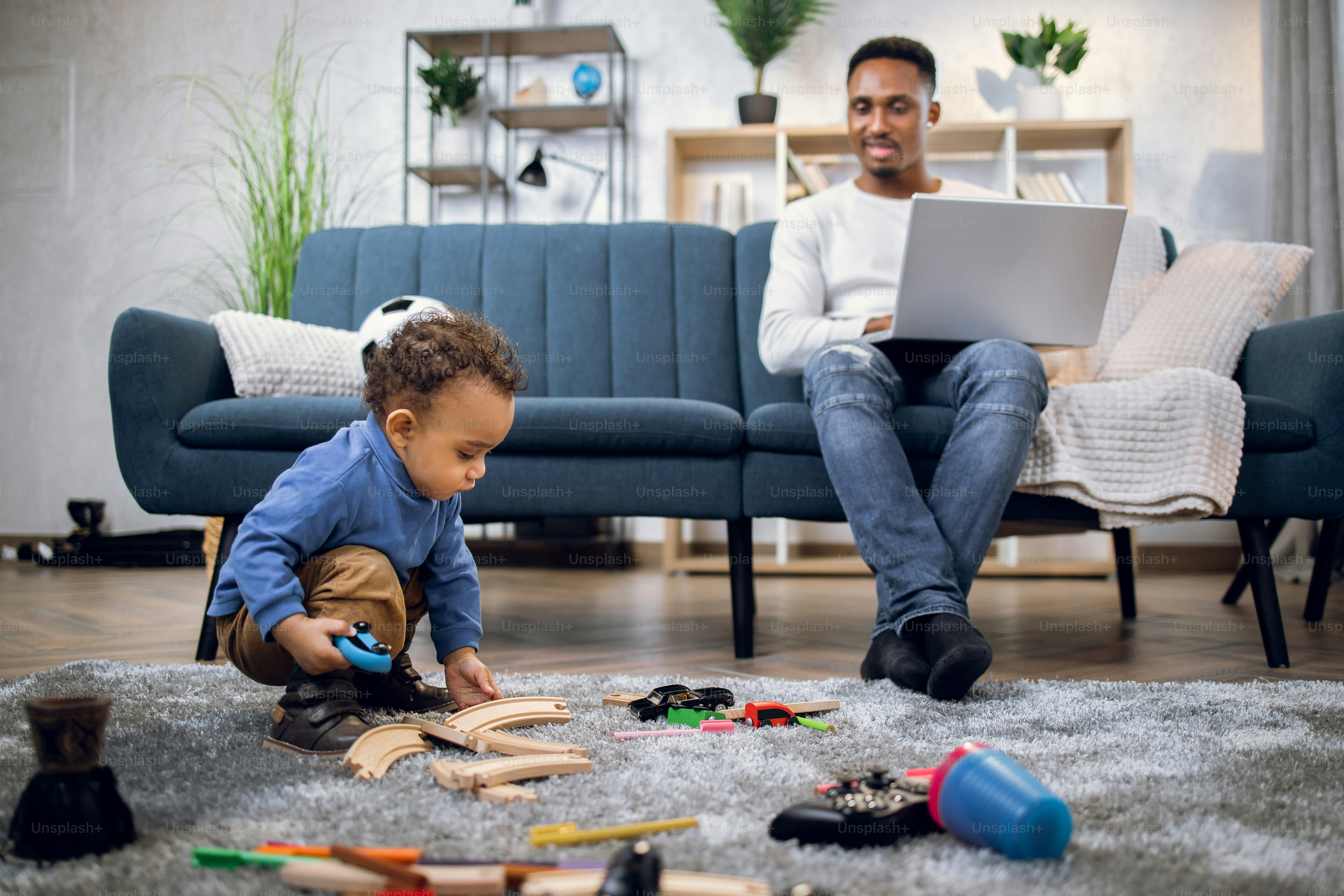 premium_photo-1661679442681-c18ea81087fd?ixid=M3wxMjA3fDB8MXxzZWFyY2h8MXx8Y2FycGV0JTIwY2xlYW5pbmclMjBjb21wYW55fGVufDB8fHx8MTc0NzAzODkyMHww\u0026ixlib=rb-4.1.0