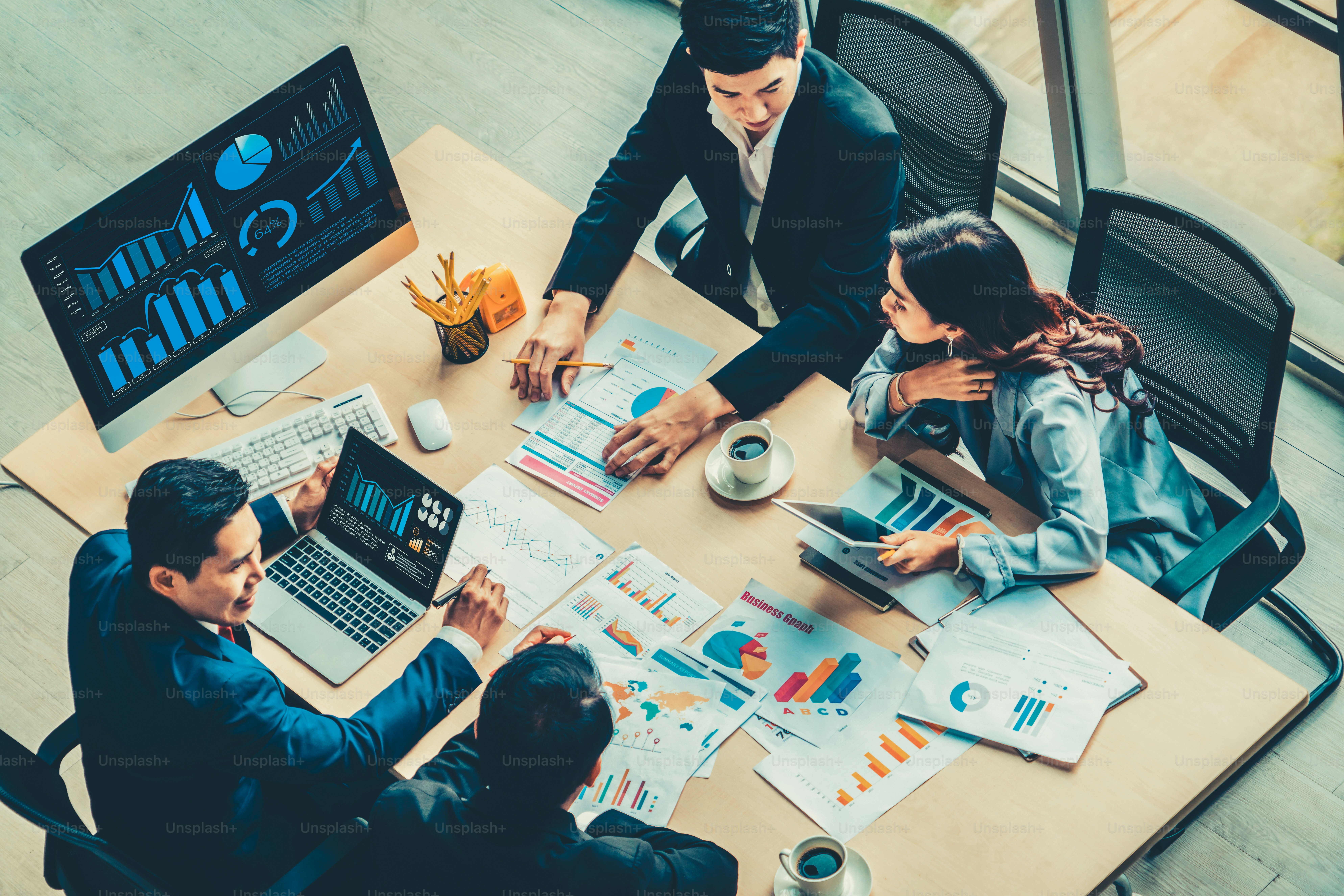 Business visual data analyzing technology by creative computer software ...