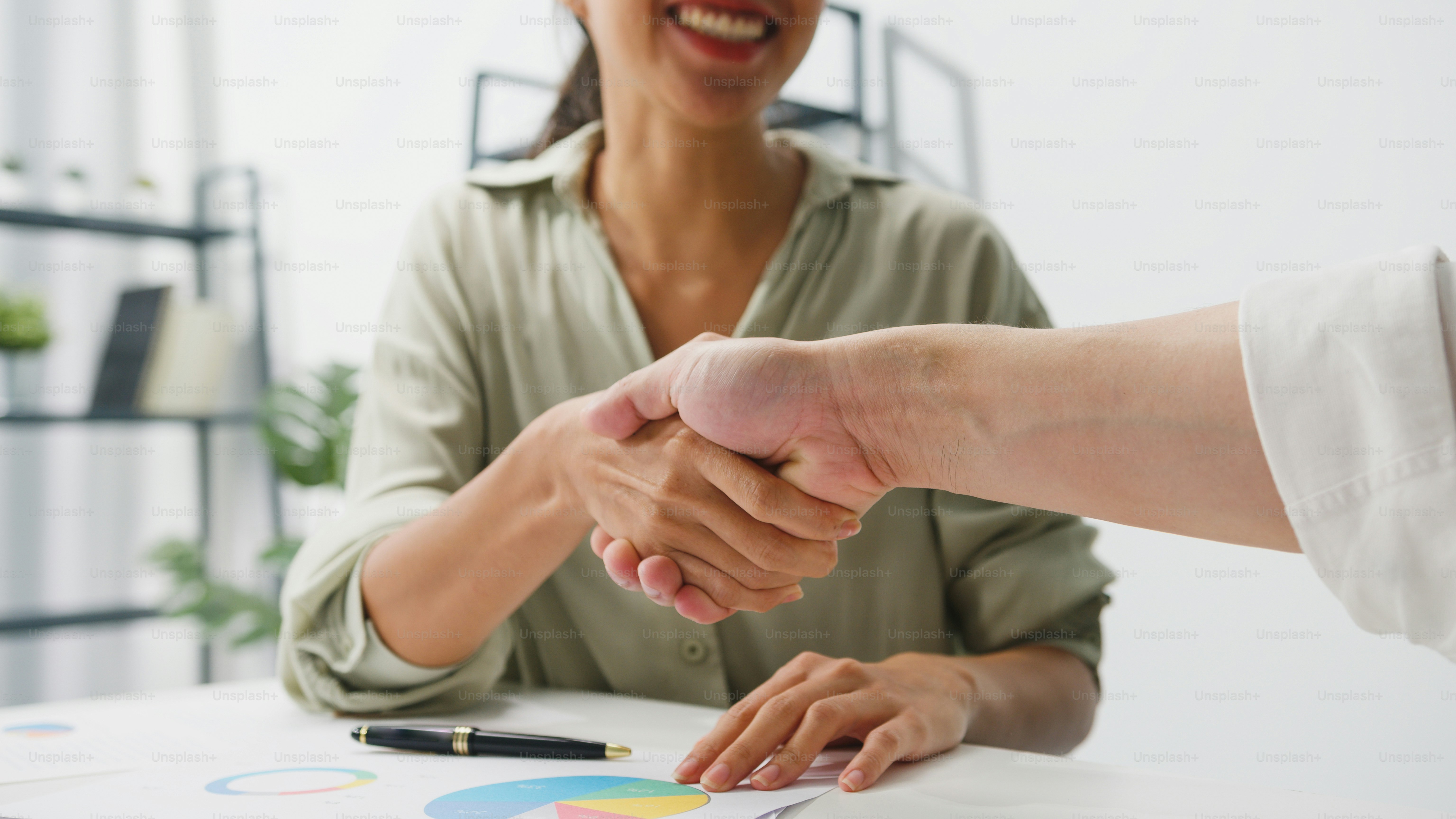 [HQ] Shaking Hands Pictures | Download Free Images & Stock Photos on ...