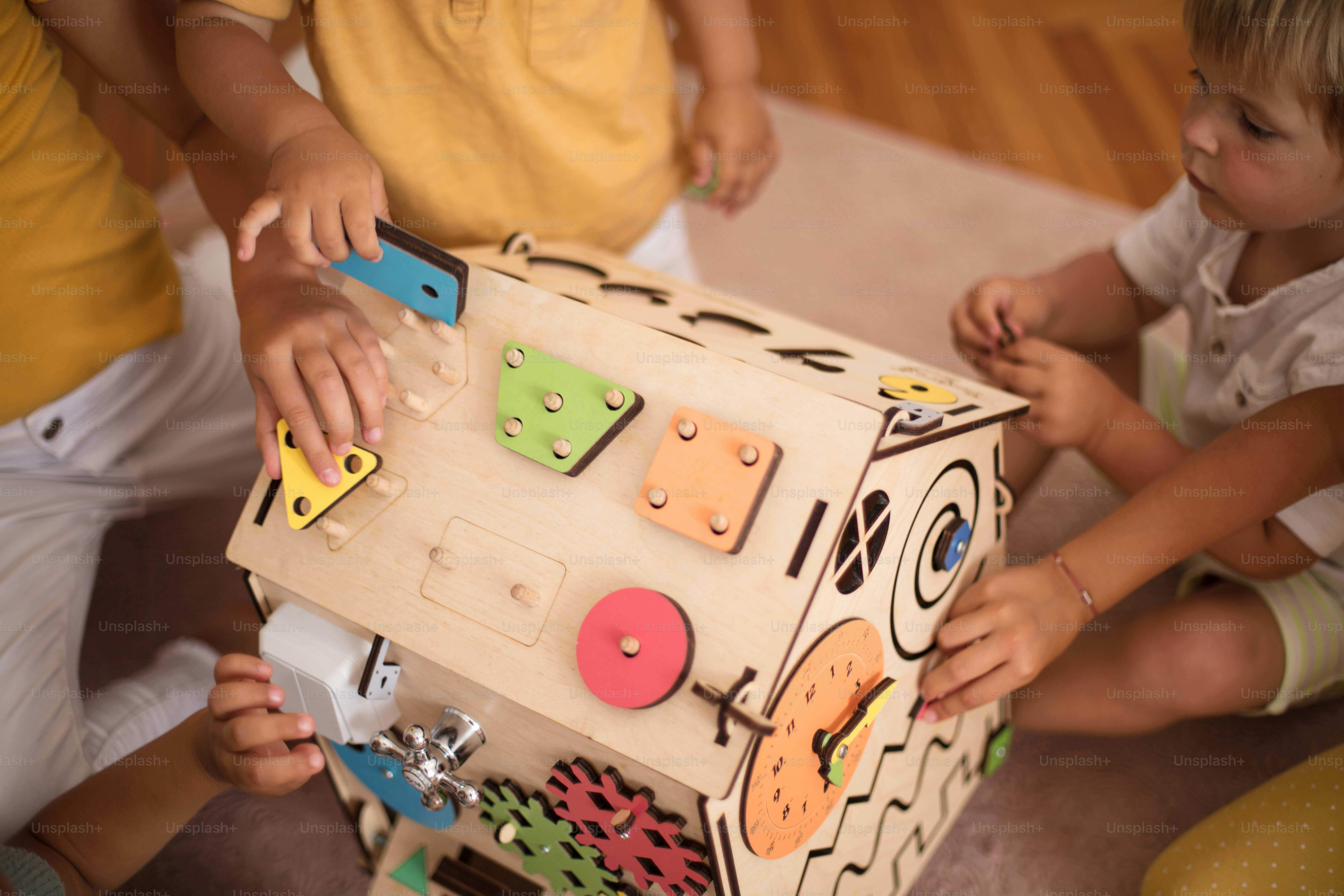 premium_photo-1661699099287-d7d3ca16ac80?ixid=M3wxMjA3fDB8MXxzZWFyY2h8MTN8fG15JTIwcGxheWhvdXNlJTIwcHJlc2Nob29sJTIwY3VycmljdWx1bSUyMGNoaWxkJTIwY2FyZXxlbnwwfHx8fDE3Mjg0Njc3NTF8MA\u0026ixlib=rb-4.0.3