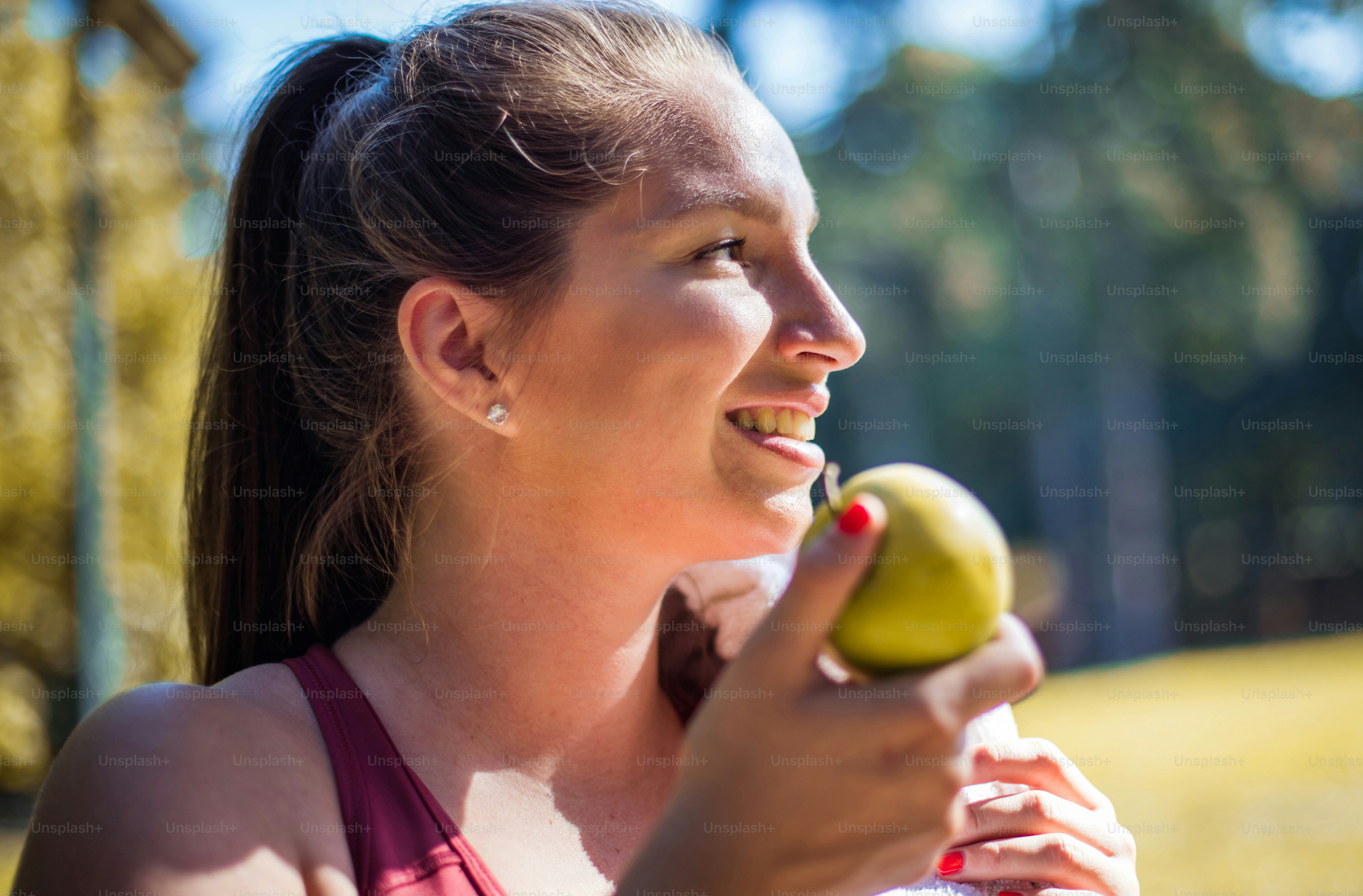 Healthy Snacks on the Go: Energy Boosters for Fitness Enthusiasts
